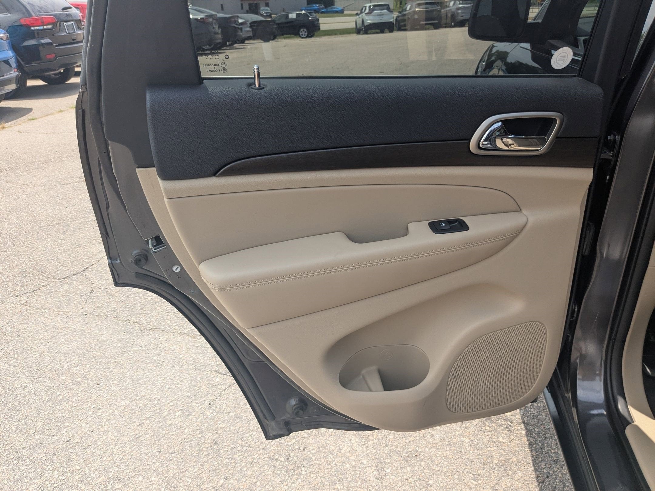 2017 Jeep Grand Cherokee Laredo 4x2