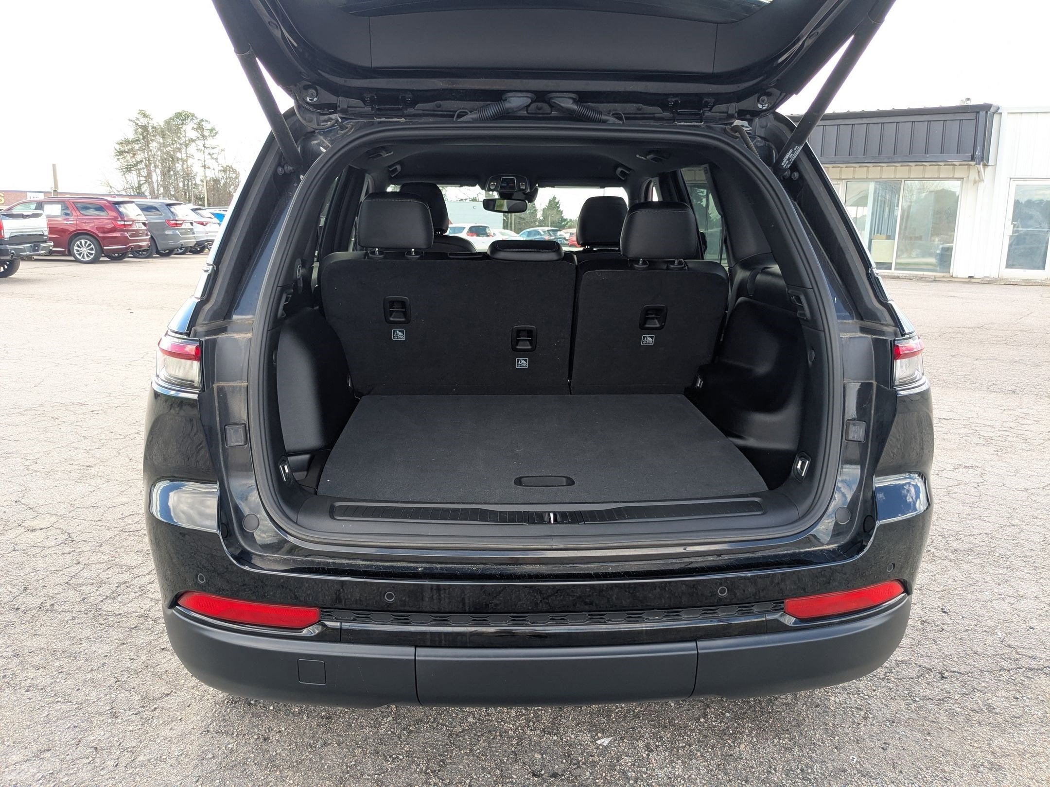 2023 Jeep Grand Cherokee Altitude 4x2