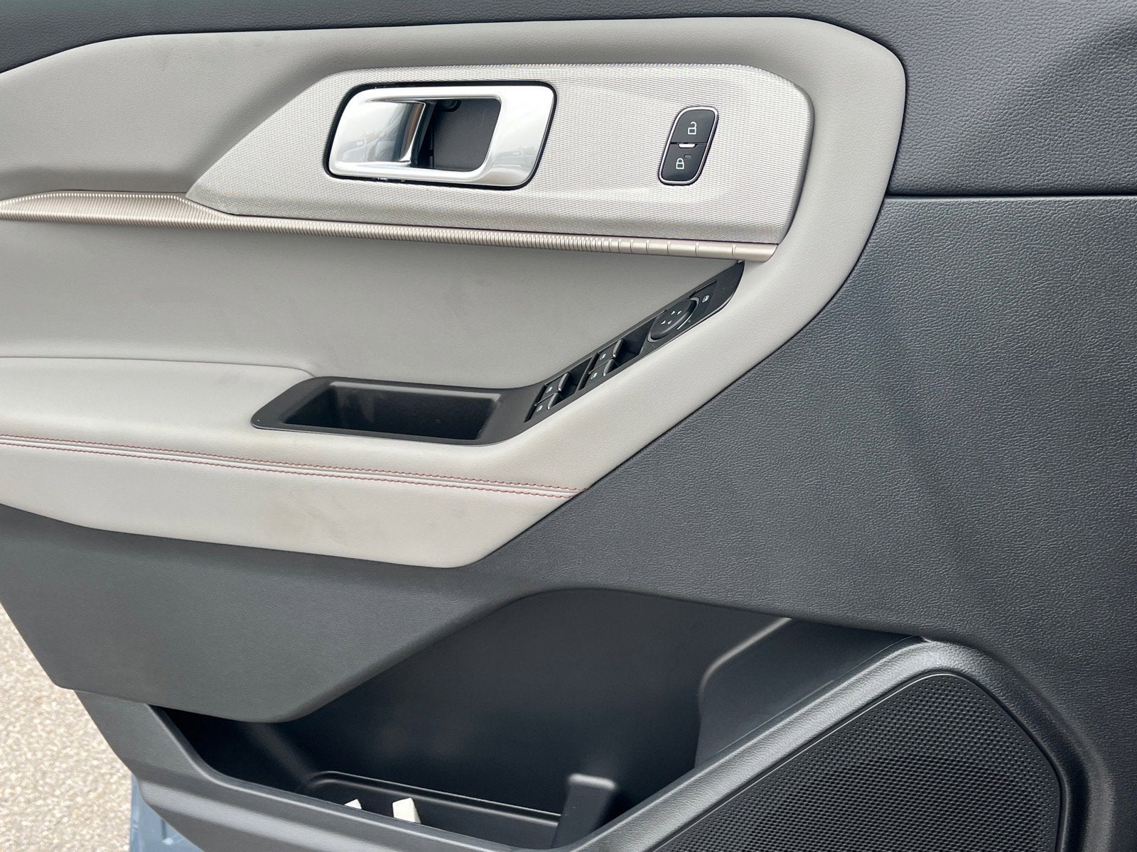 2026 Ford Explorer Active w/100A Pkg