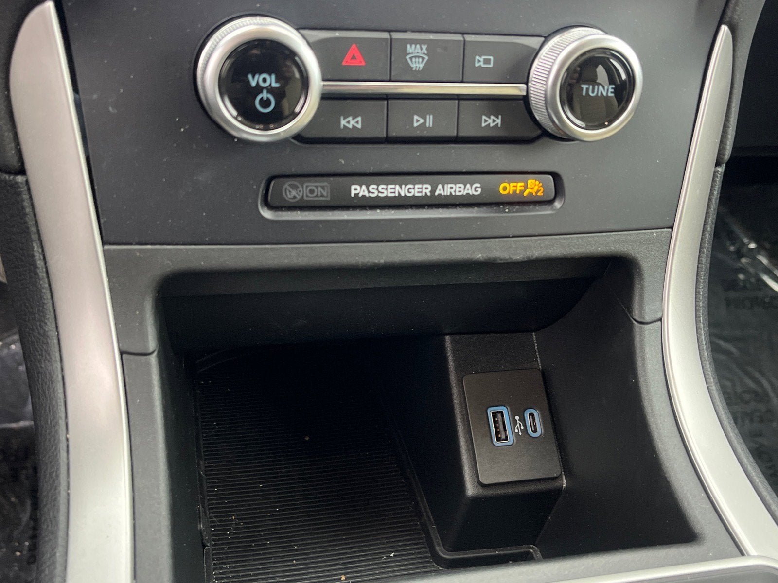 2024 Ford Edge SE