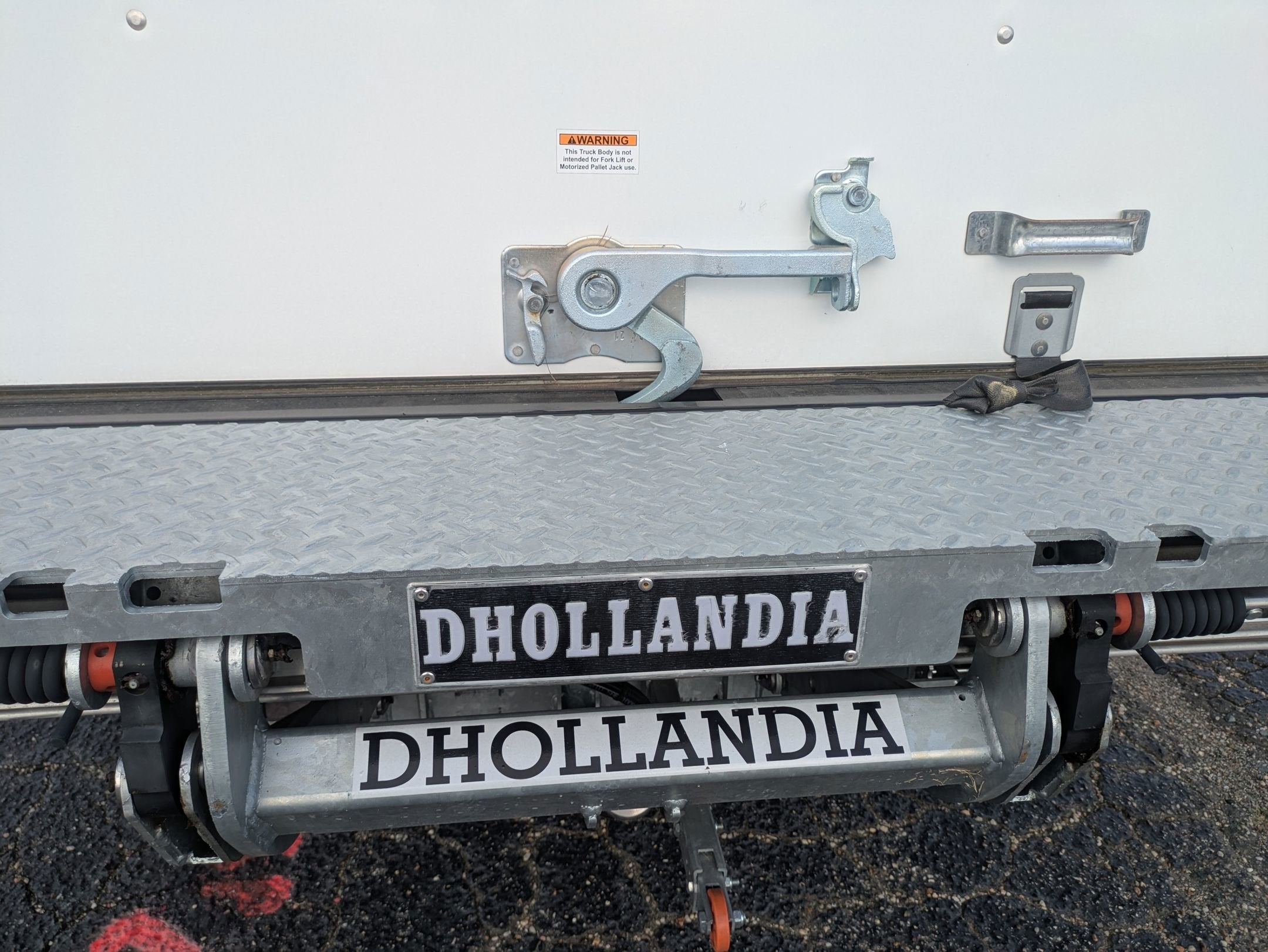 2025 Ford E-Series Cutaway E-350 DRW 176" WB