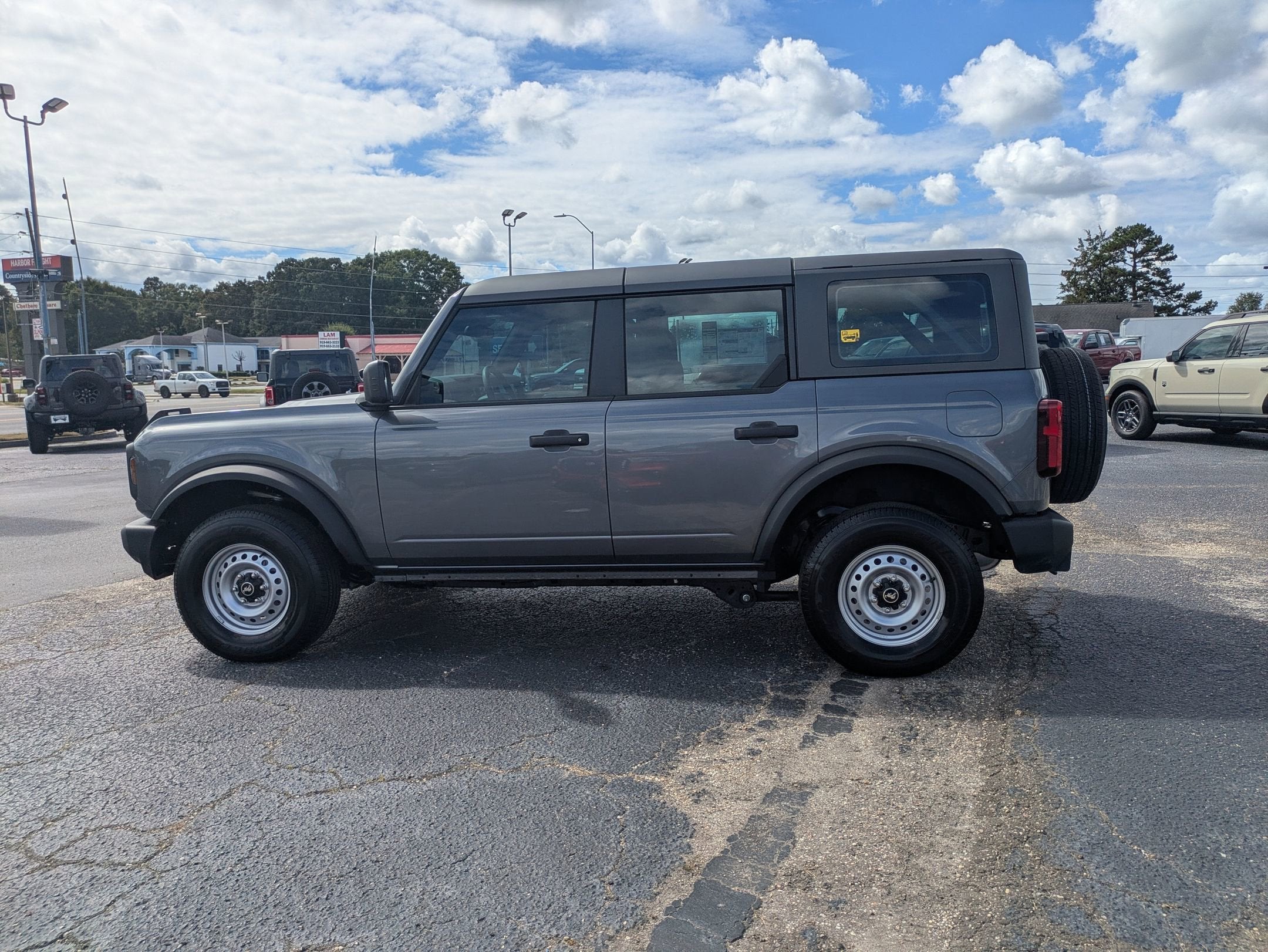 2025 Ford Bronco Base - Crossroads Courtesy Demo