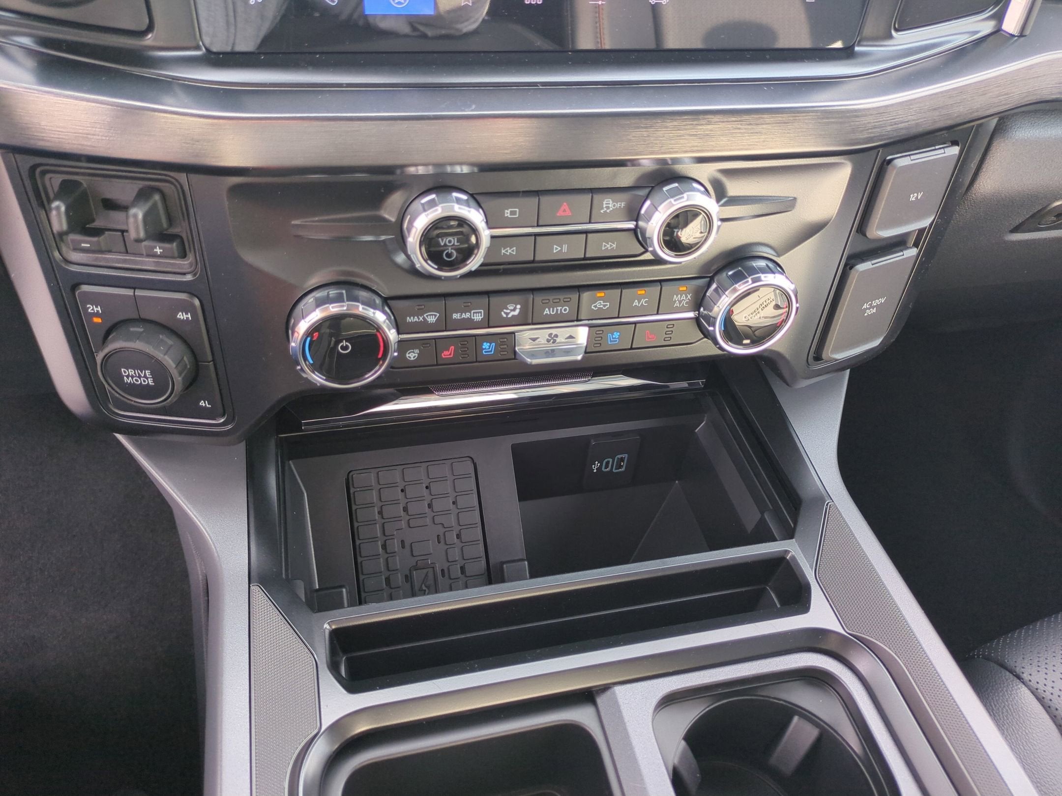 2026 Ford Super Duty F-350 DRW LARIAT