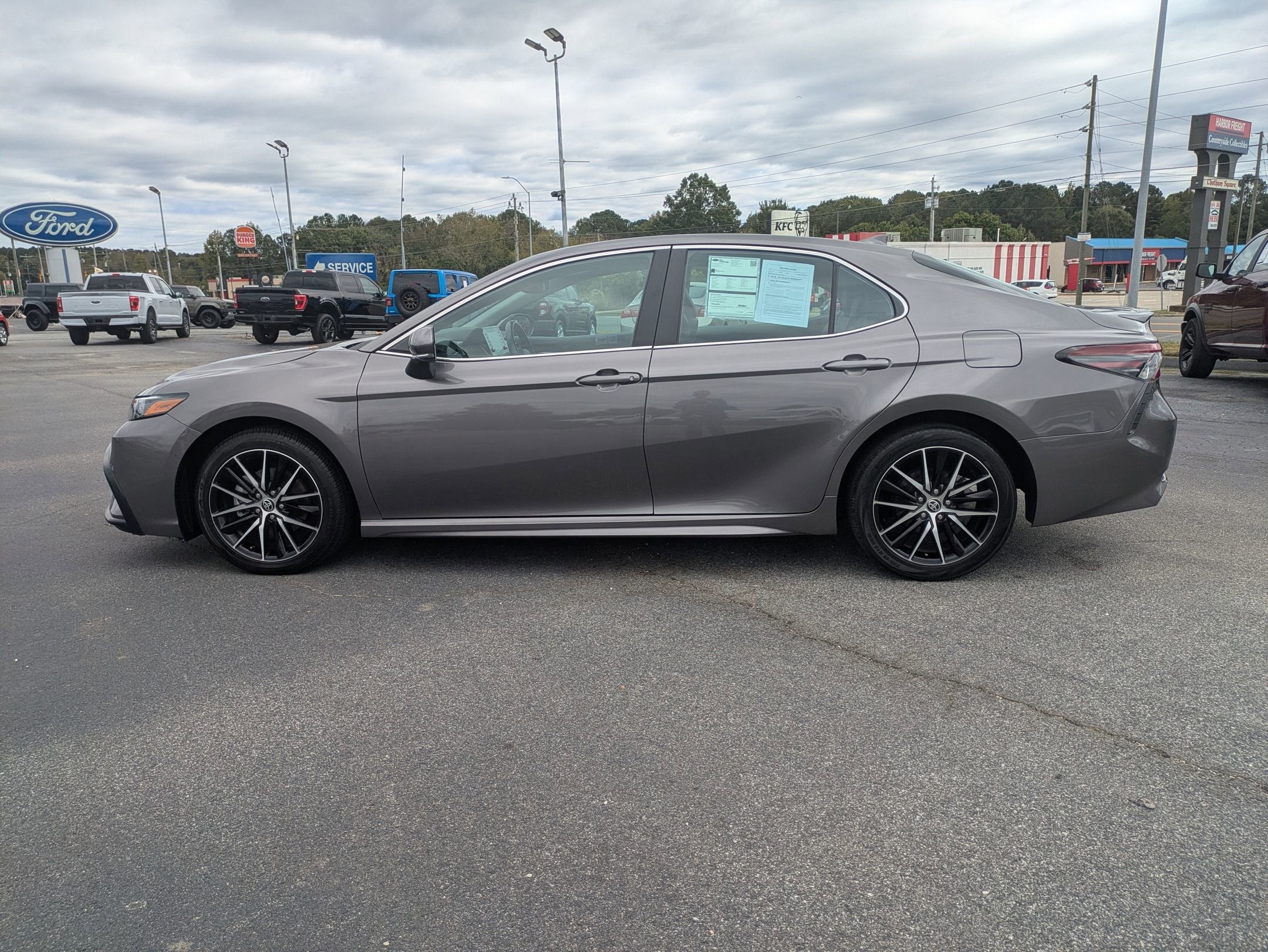2024 Toyota Camry SE