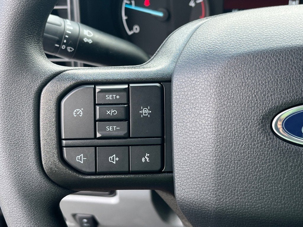 2025 Ford Super Duty F-600 DRW XLT