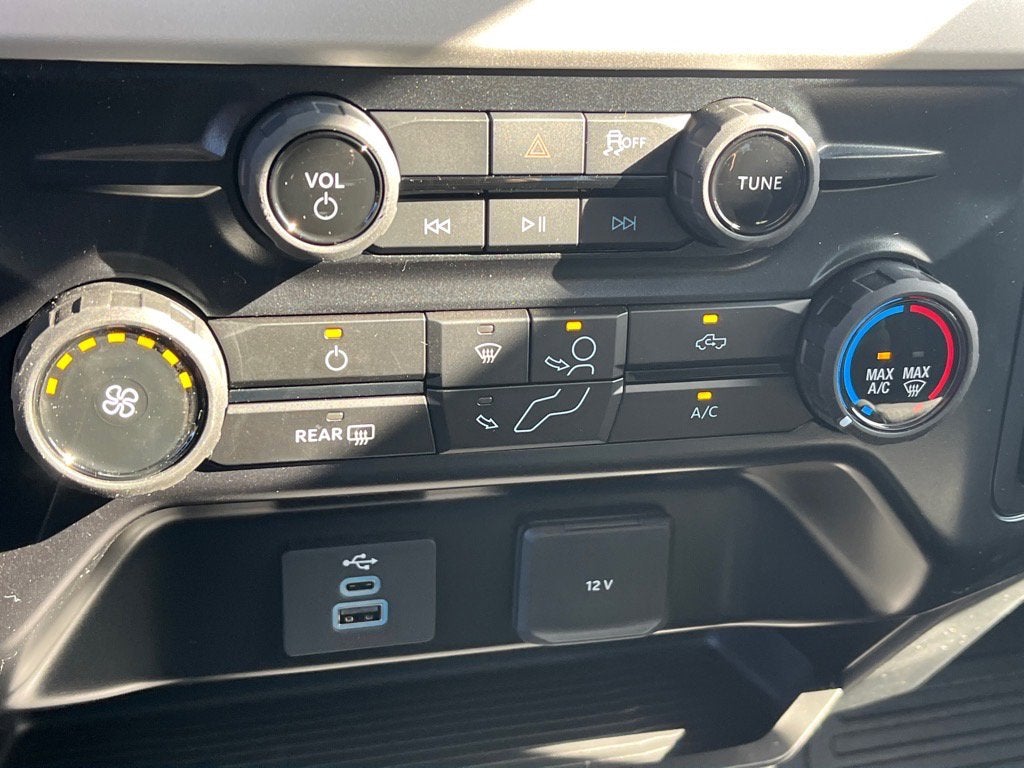 2025 Ford Super Duty F-600 DRW XLT