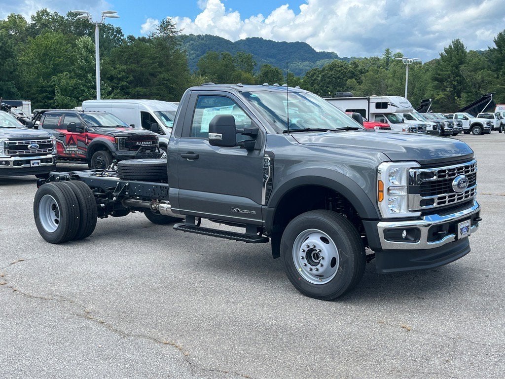 2025 Ford Super Duty F-600 DRW XL