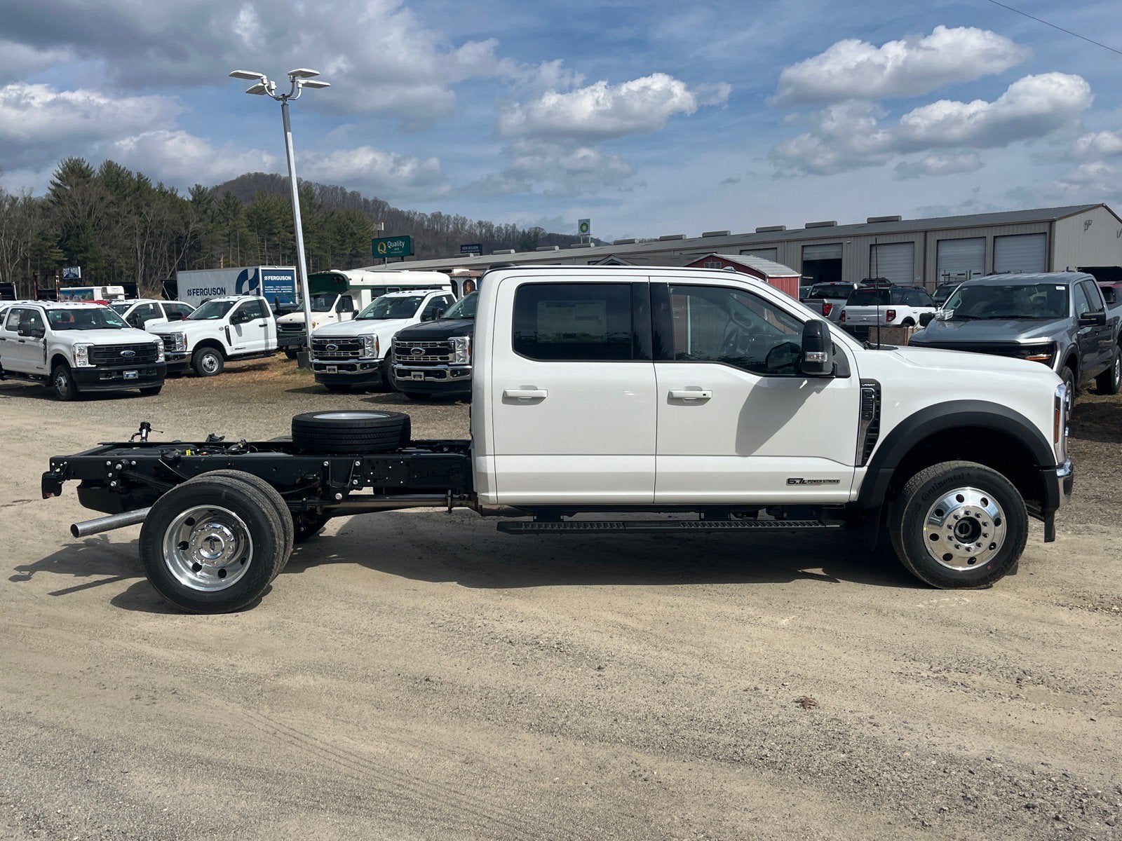 2026 Ford Super Duty F-550 DRW Lariat DRW