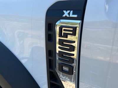 2025 Ford Super Duty F-550 DRW XL
