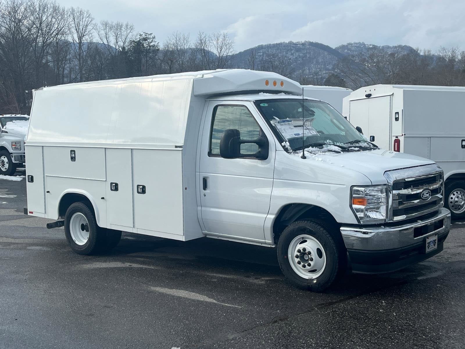 2026 Ford E-Series Cutaway Base Cutaway