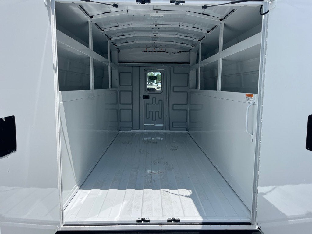 2025 Ford E-Series Cutaway E-350 SRW