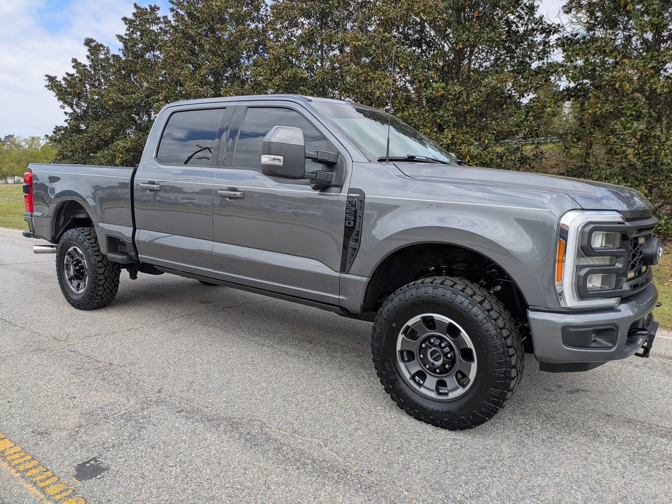 2023 Ford Super Duty F-250 SRW LARIAT