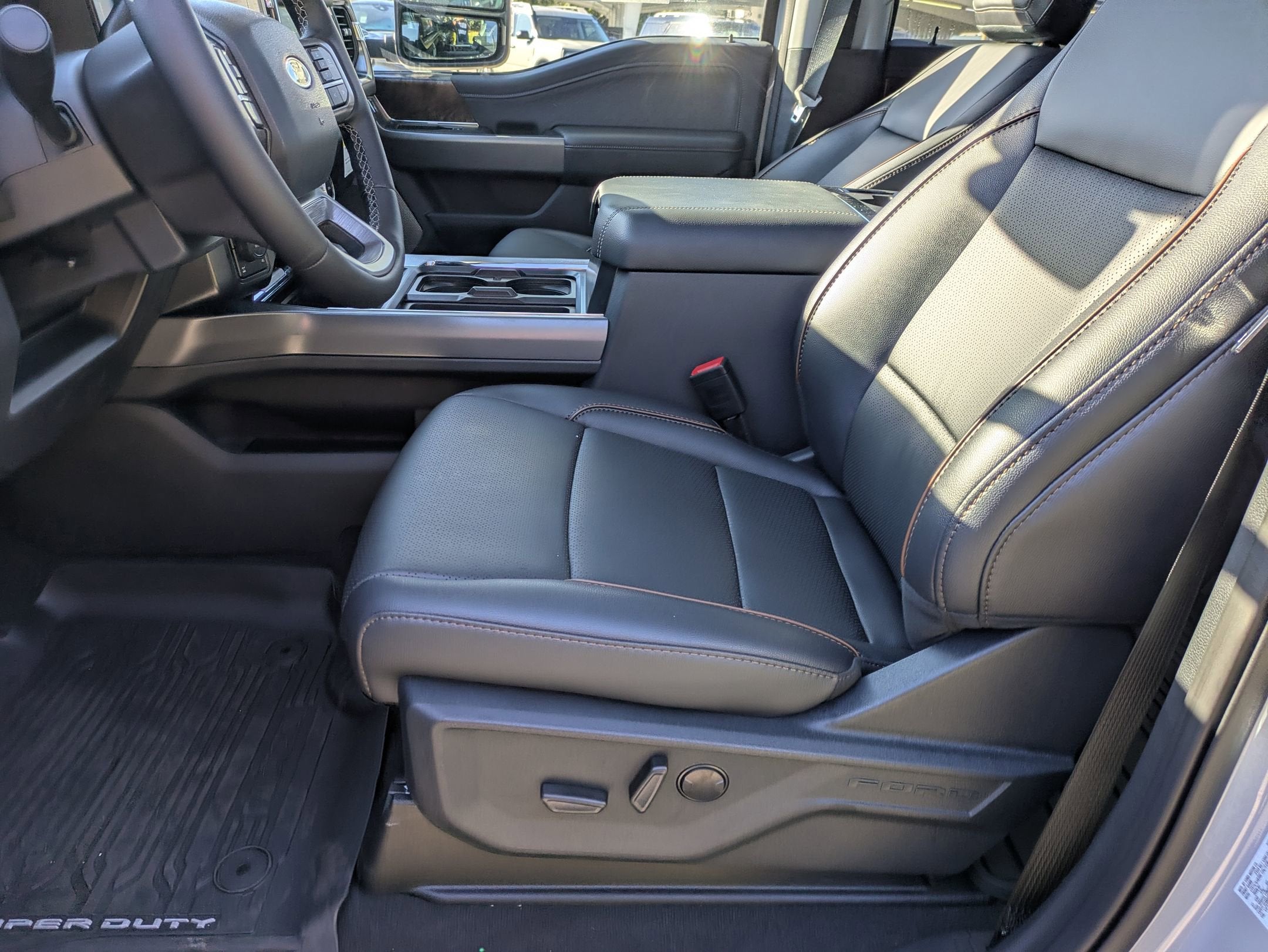 2025 Ford Super Duty F-350 SRW F-350® Lariat®