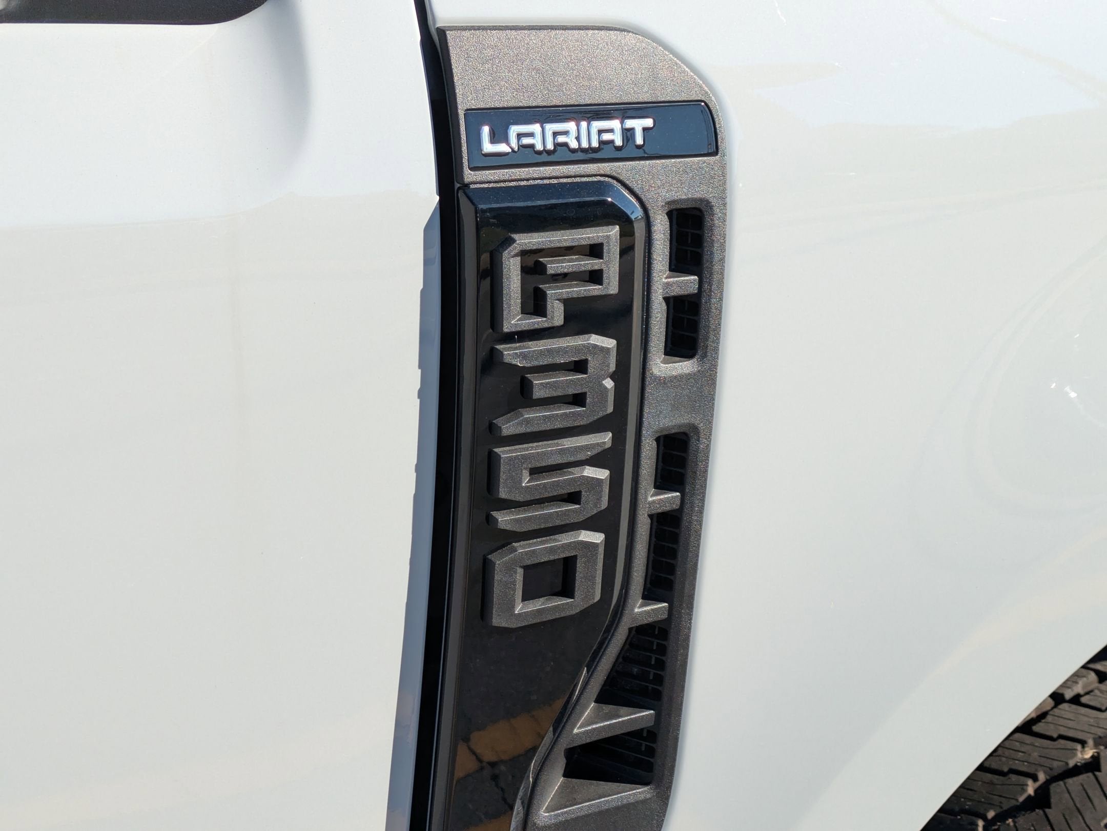 2025 Ford Super Duty F-350 SRW F-350® Lariat®