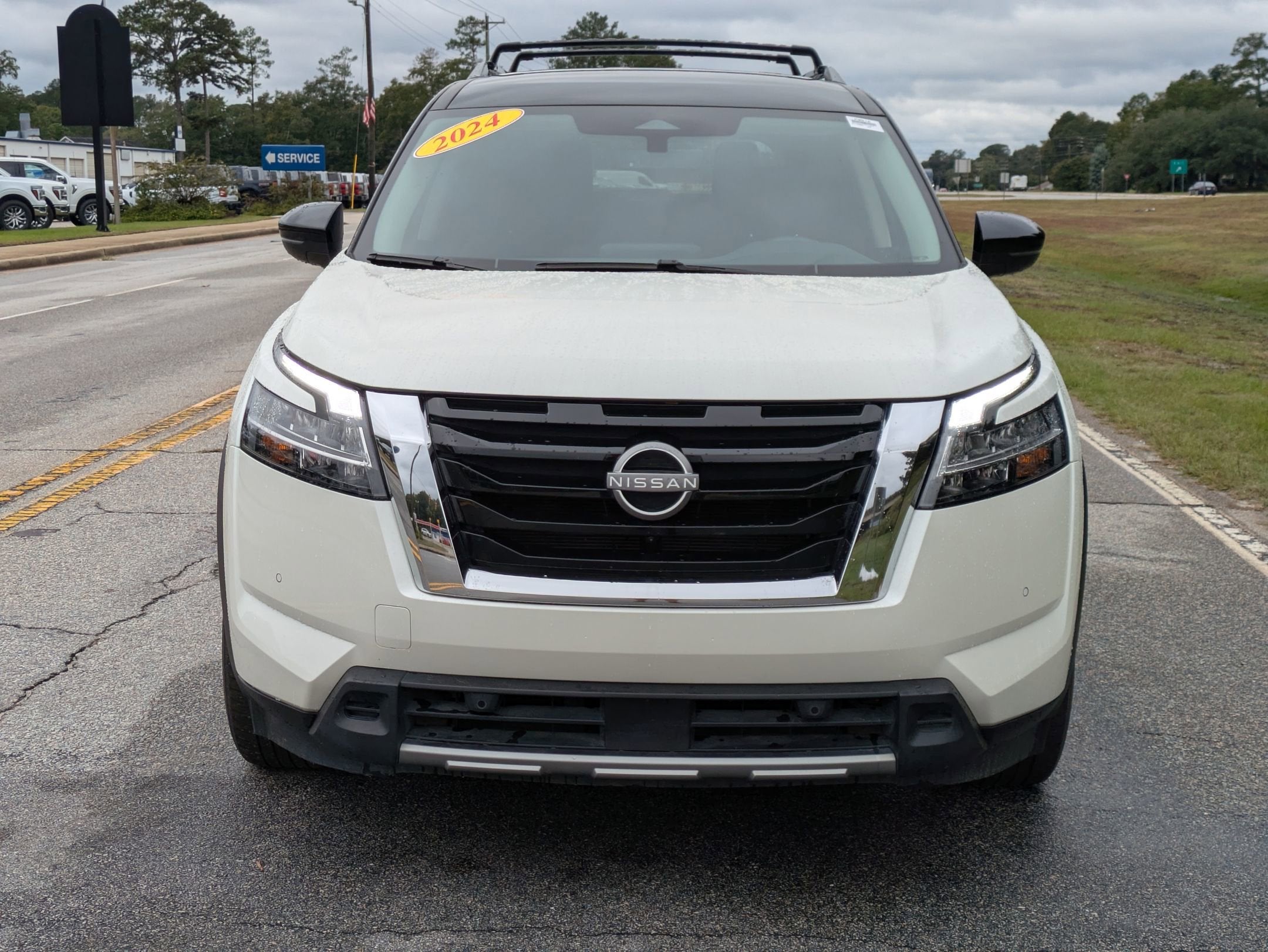 2024 Nissan Pathfinder SL