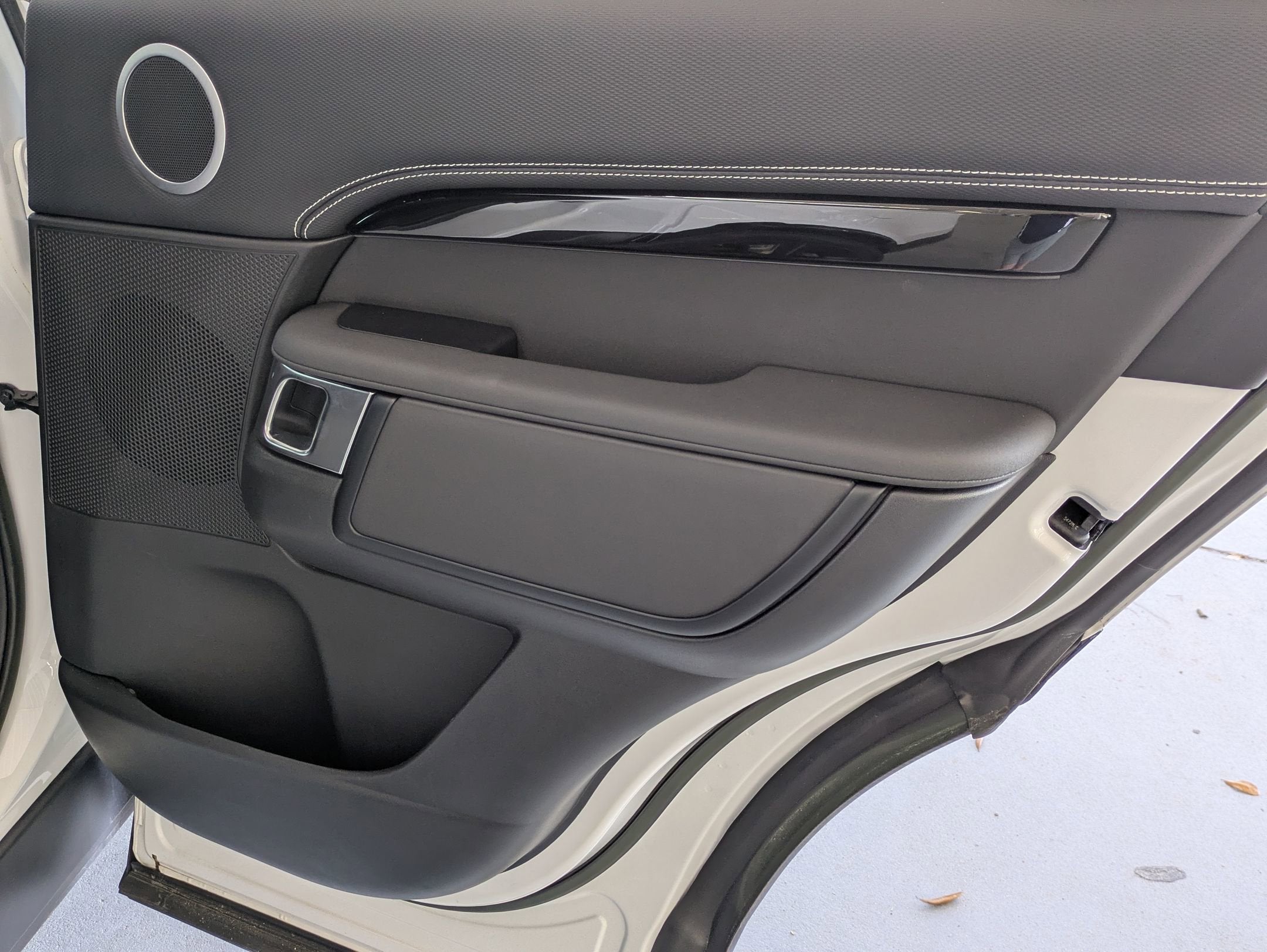 2023 Land Rover Discovery S R-Dynamic