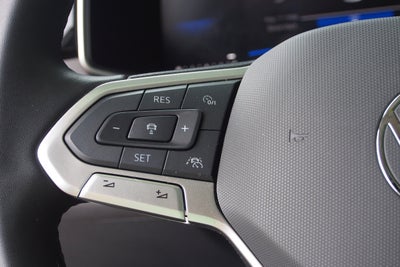 2025 Volkswagen Taos SE Black