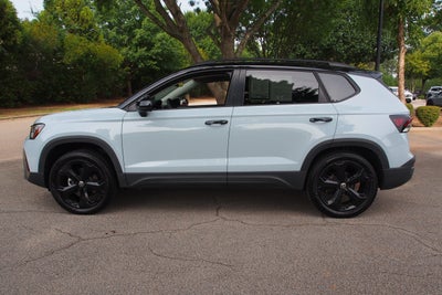 2025 Volkswagen Taos SE Black