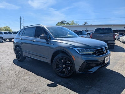 2023 Volkswagen Tiguan SE R-Line Black