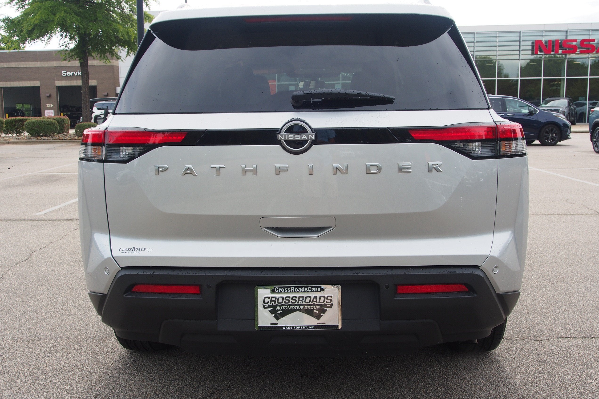 2025 Nissan Pathfinder SV