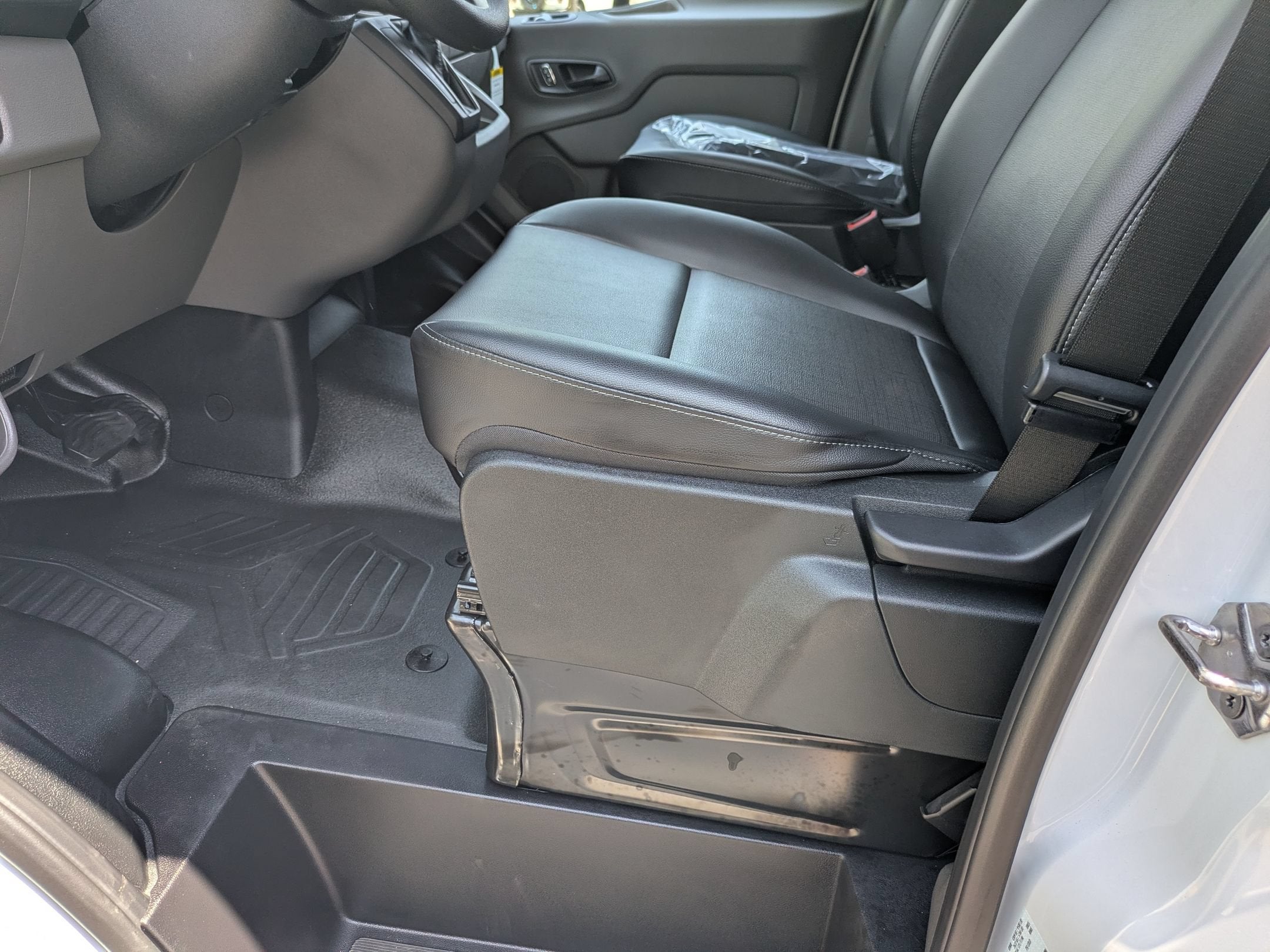 2026 Ford Transit Passenger Wagon XL