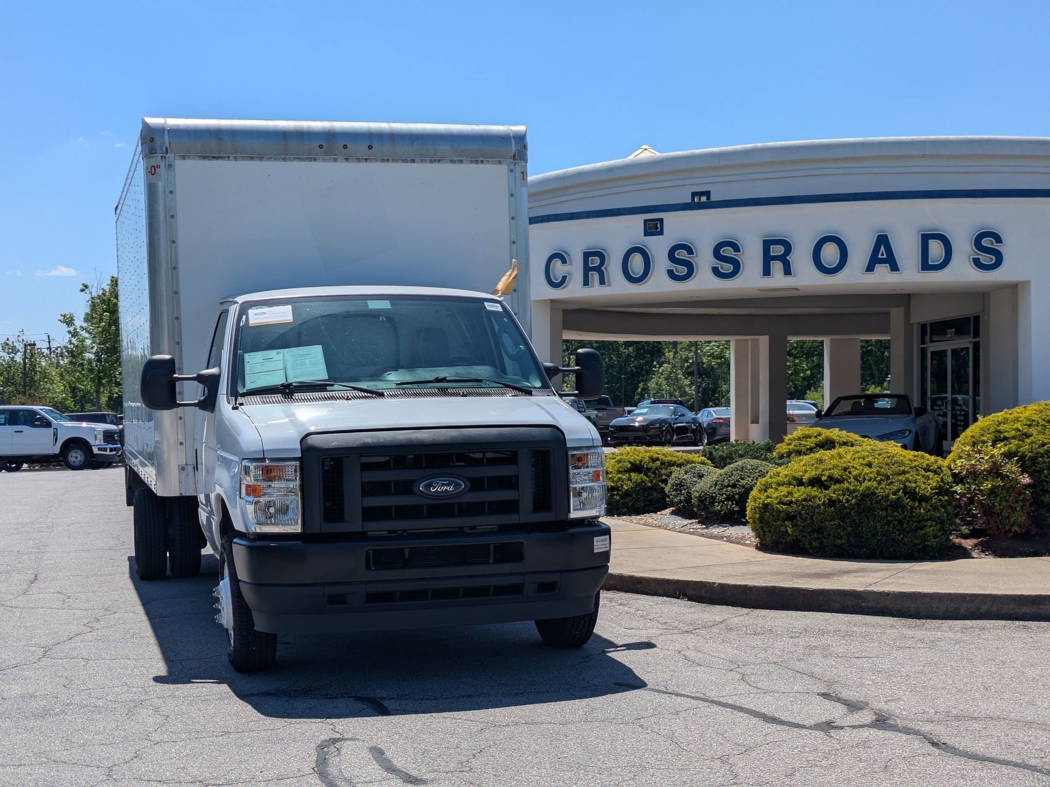 2024 Ford E-Series Cutaway Base