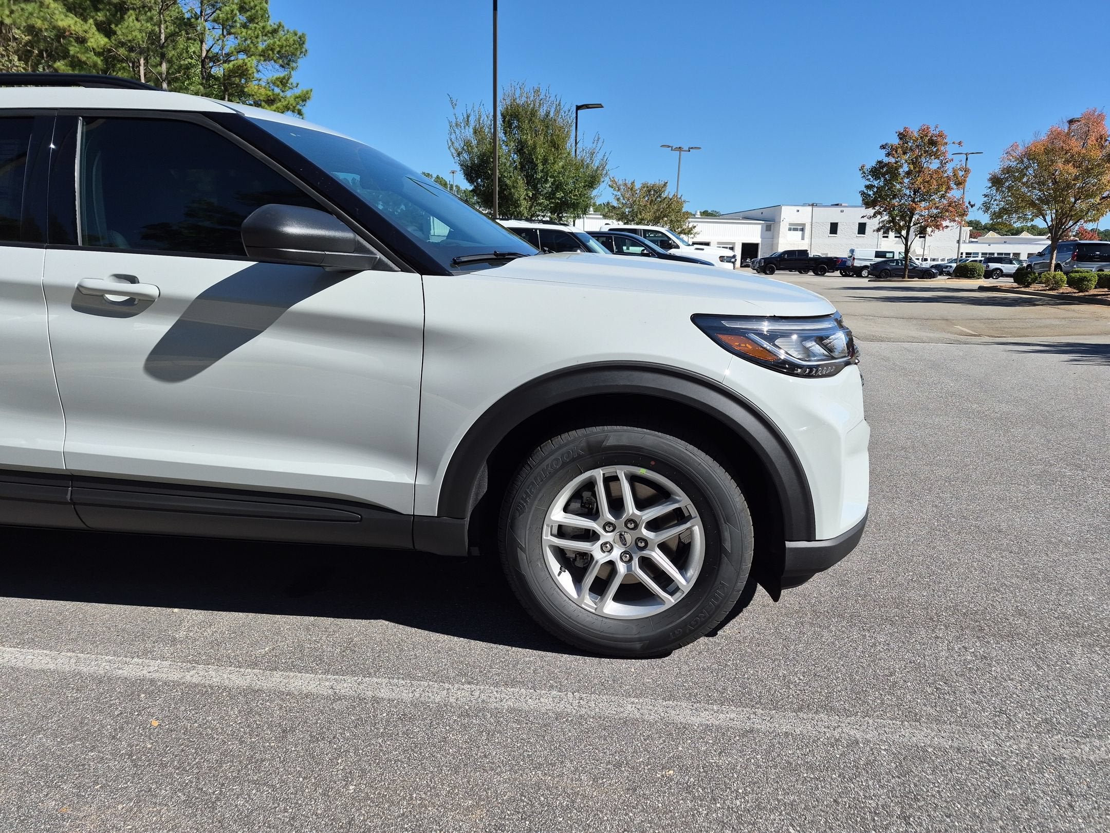 2027 Ford Explorer Active w/200A Pkg