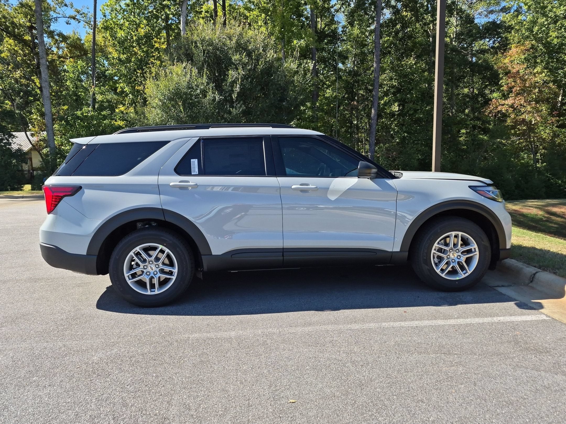 2027 Ford Explorer Active w/200A Pkg