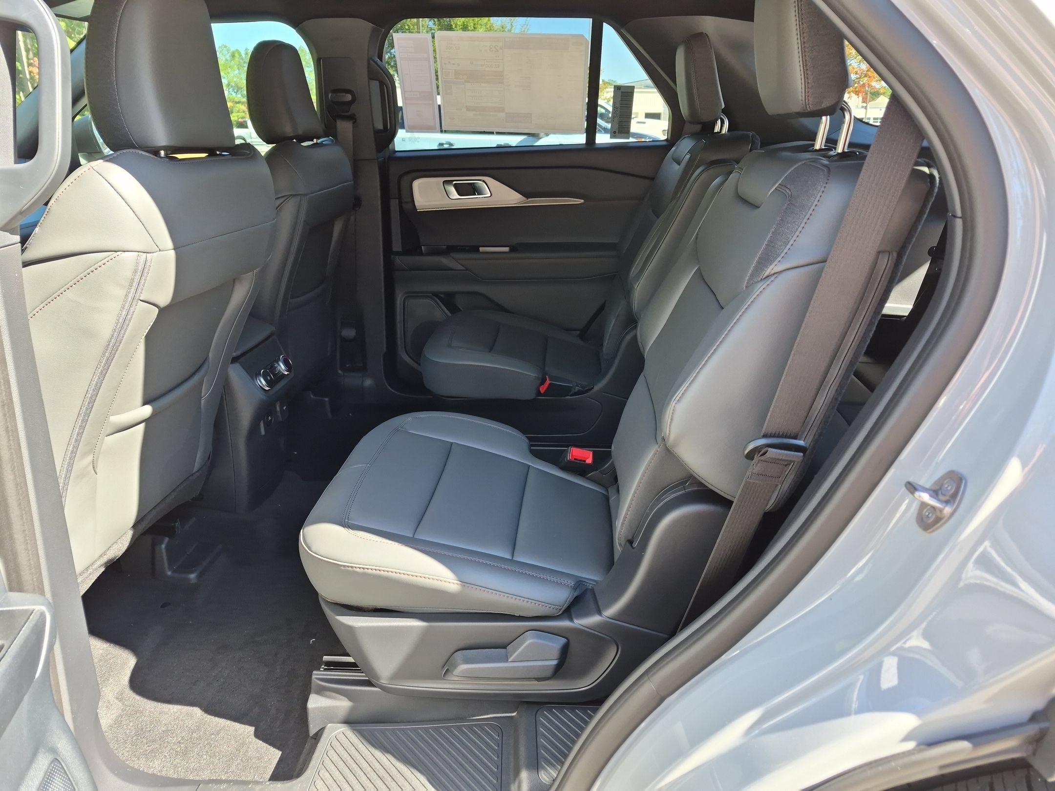 2027 Ford Explorer Active w/200A Pkg