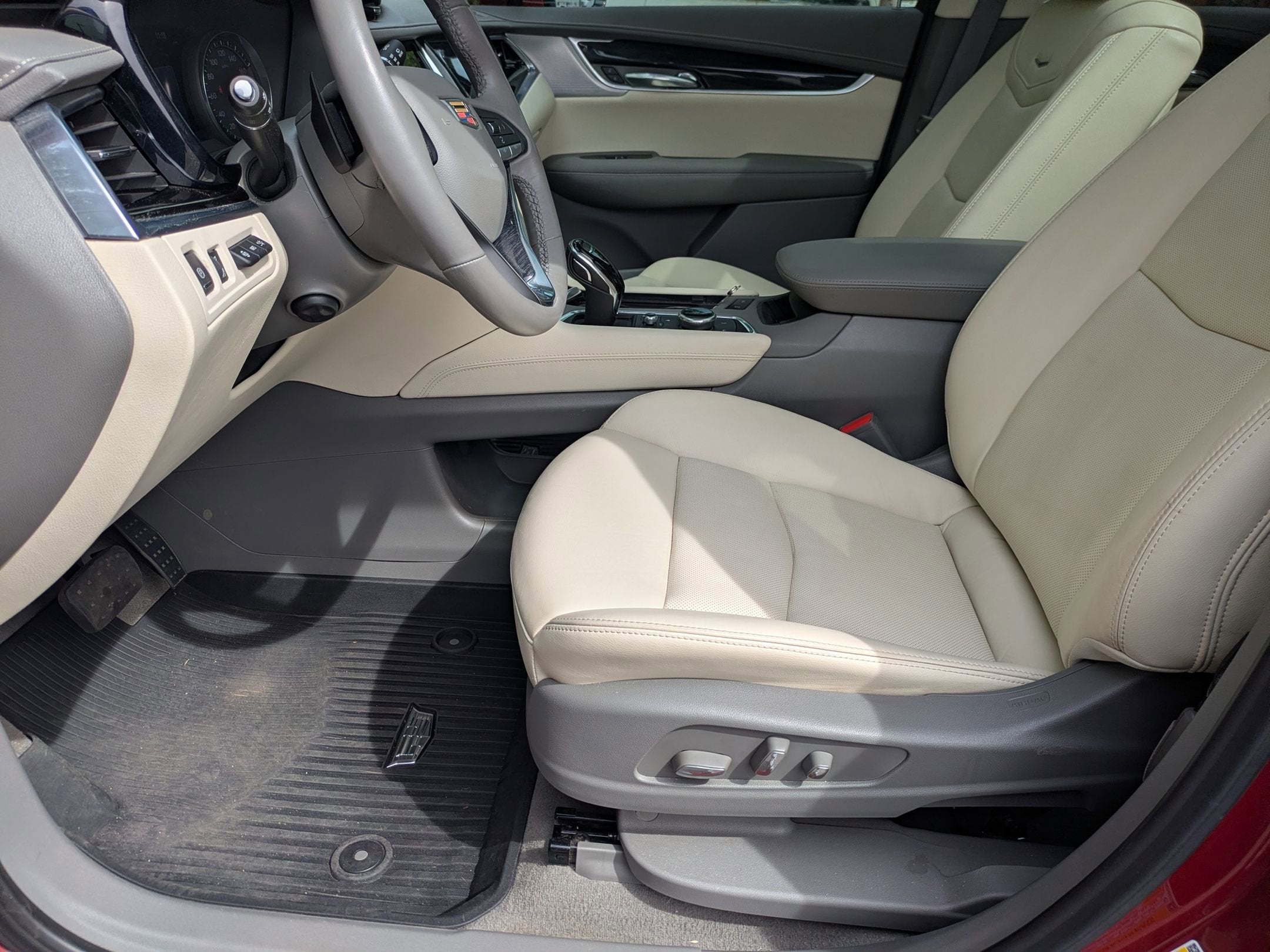 2023 Cadillac XT6 FWD Premium Luxury