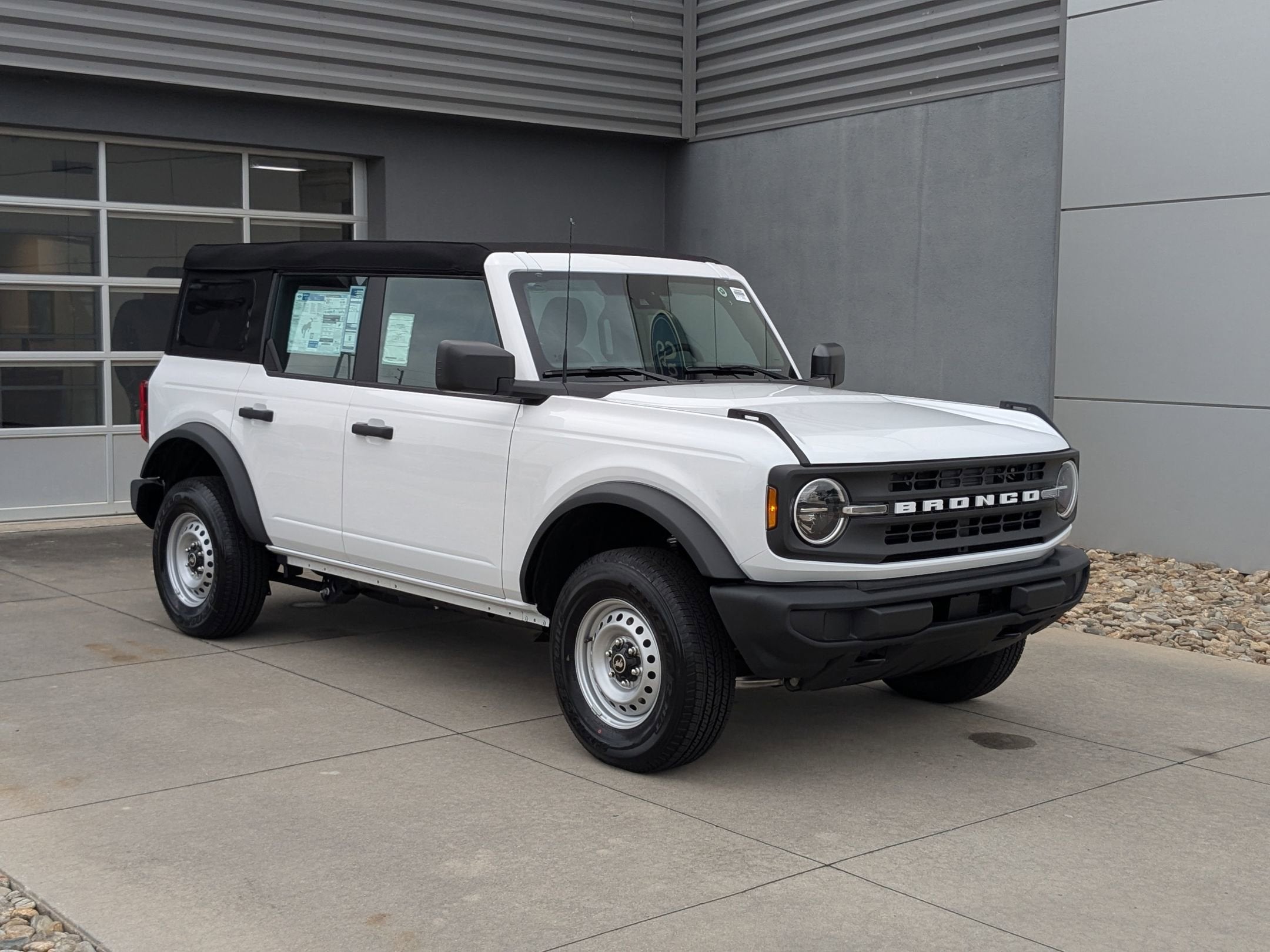 2025 Ford Bronco Base