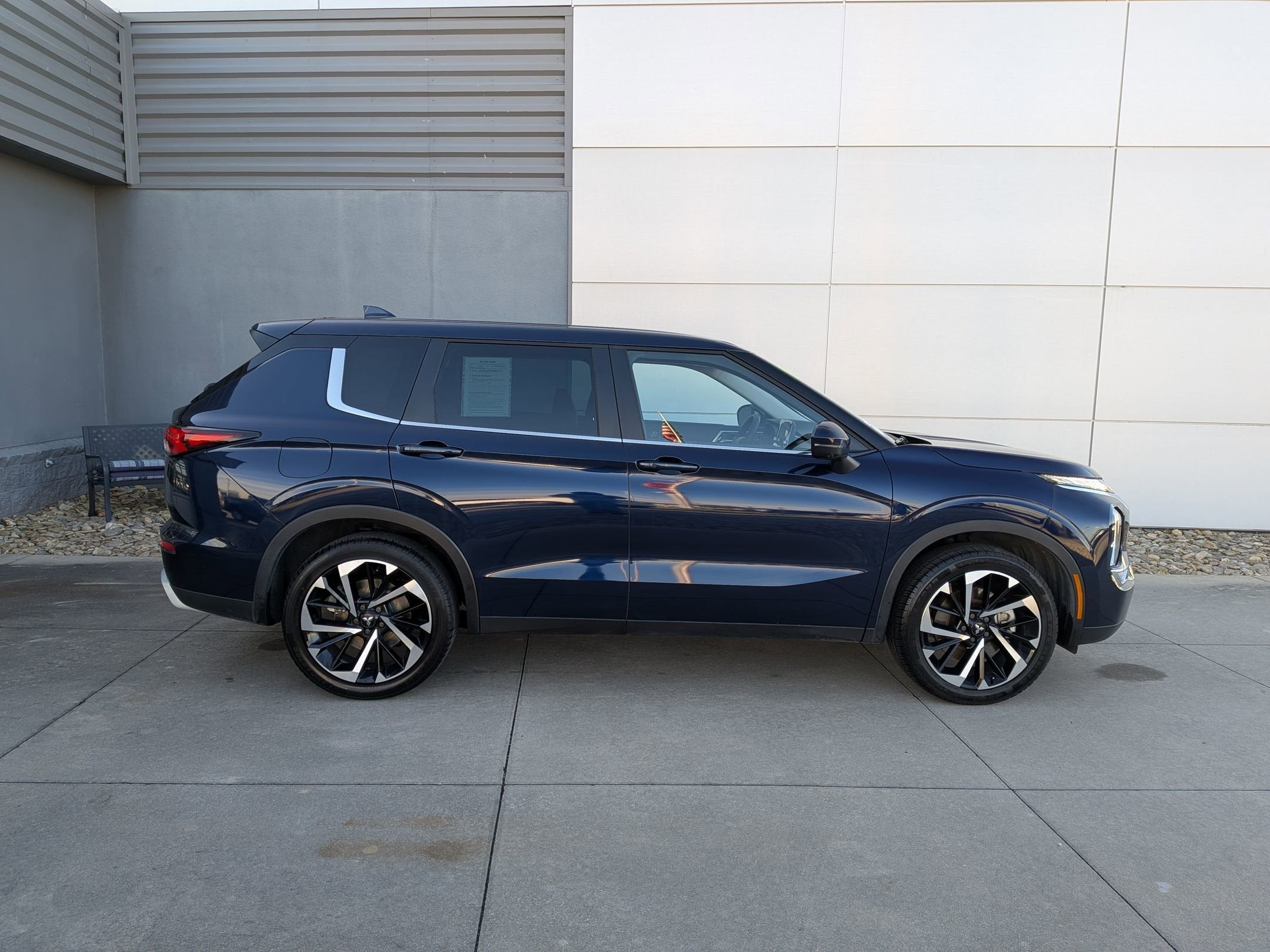 2023 Mitsubishi Outlander SE