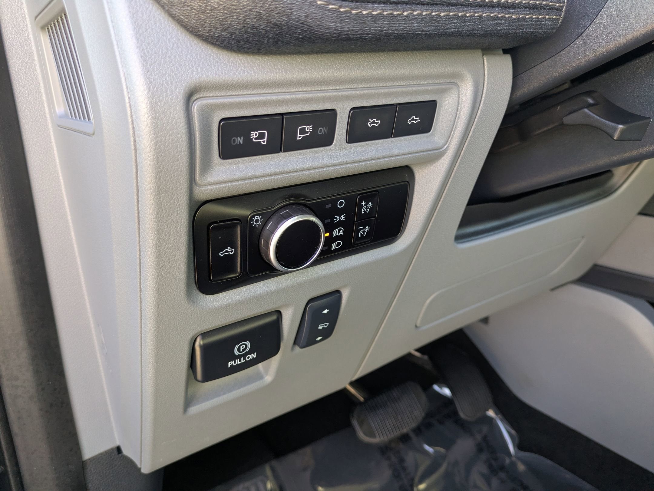 2024 Ford F-150 Lightning Flash