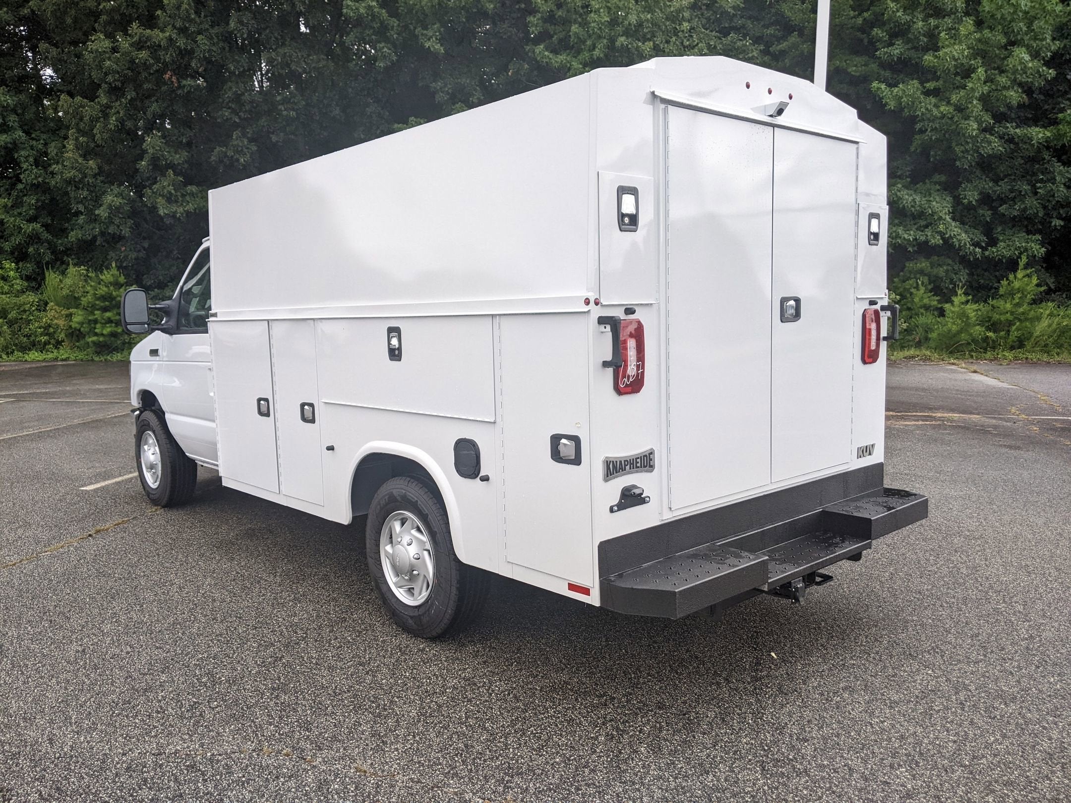 2026 Ford E-Series Cutaway Base