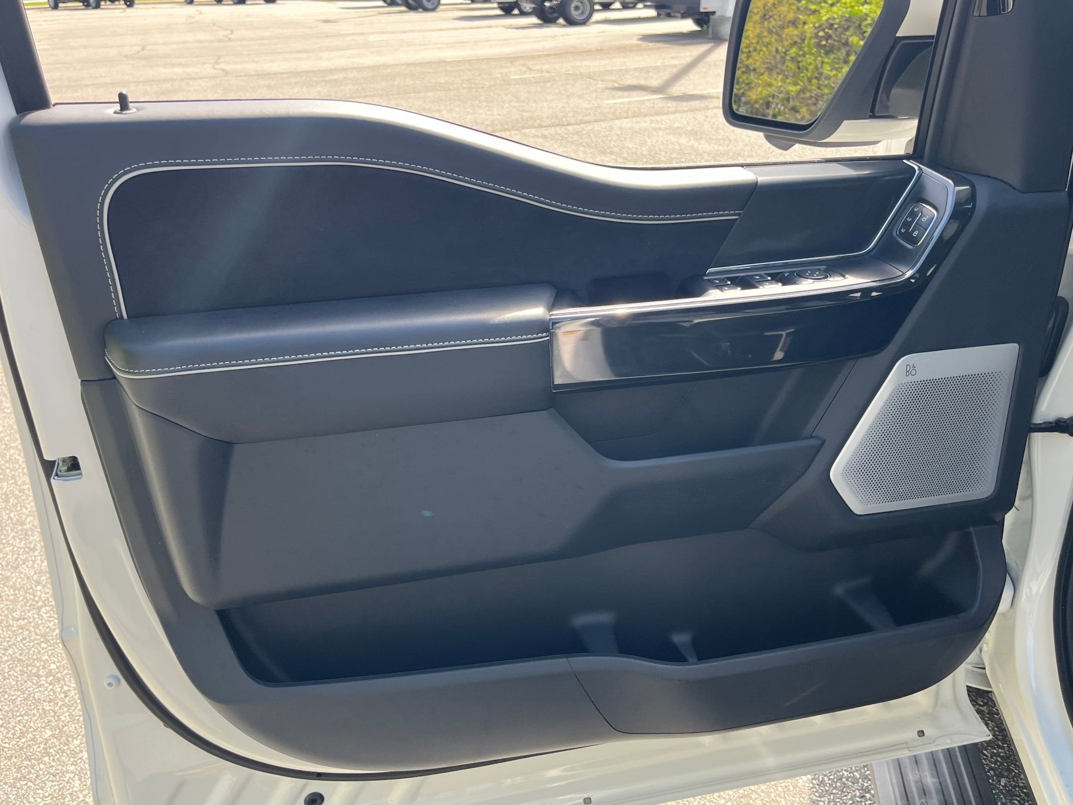 2025 Ford F-150 Lightning Platinum