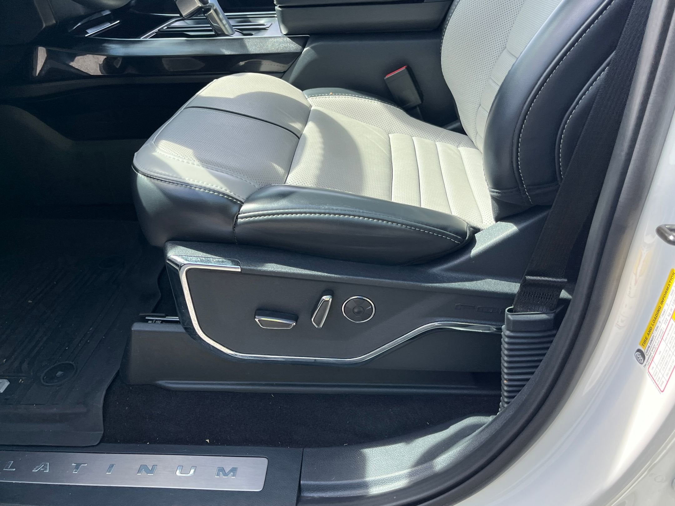 2025 Ford F-150 Lightning Platinum