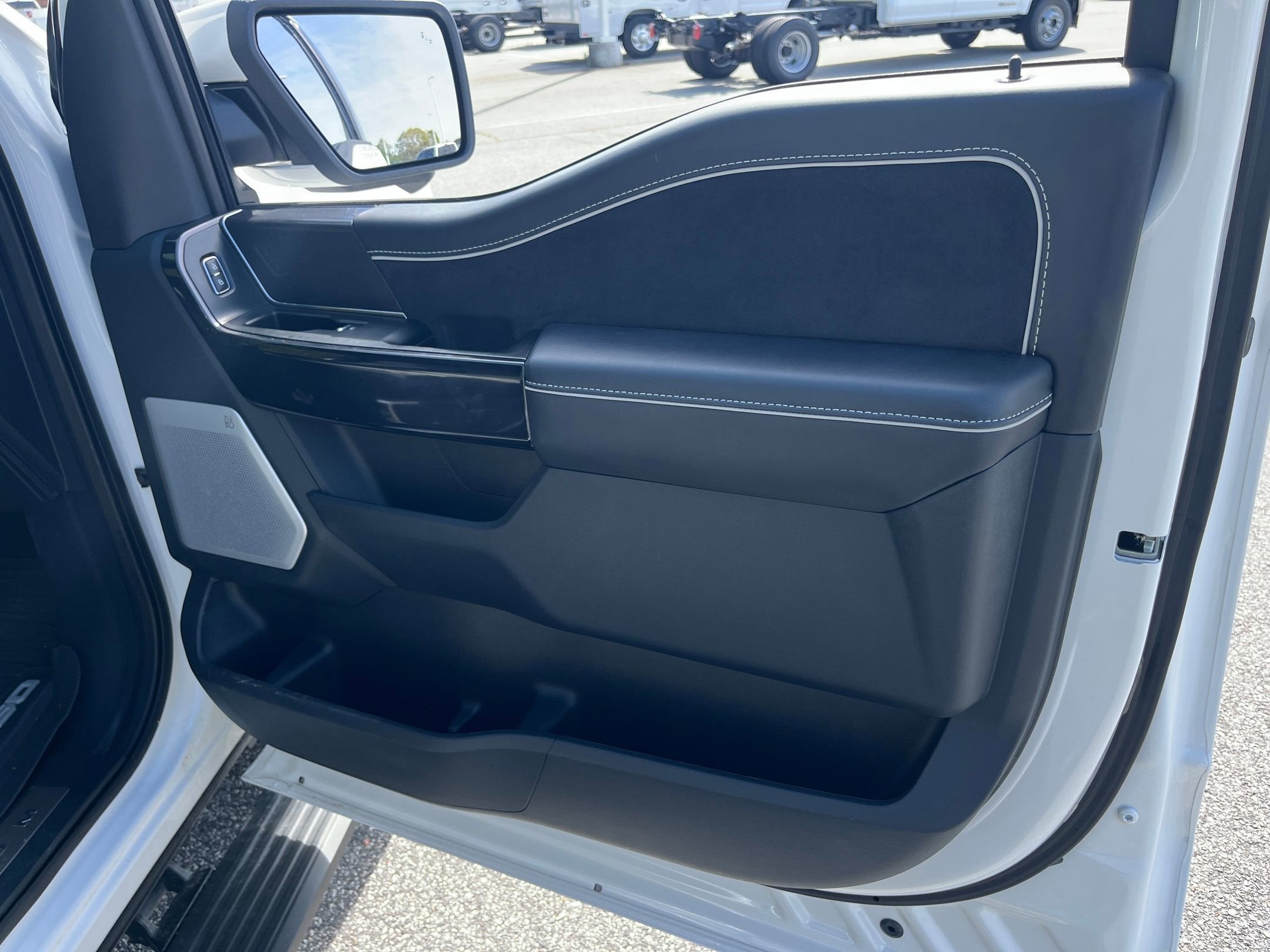 2025 Ford F-150 Lightning Platinum