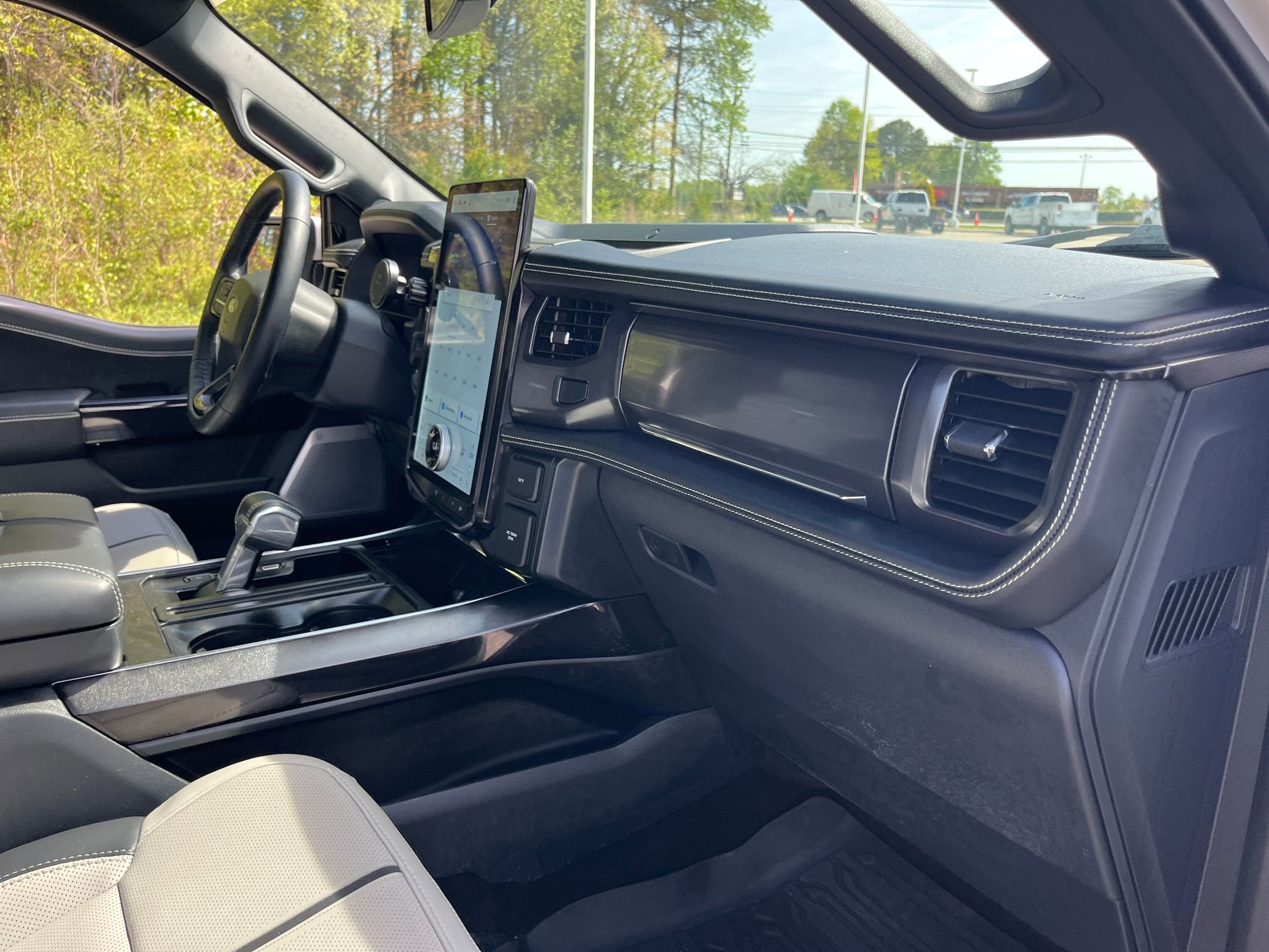 2025 Ford F-150 Lightning Platinum