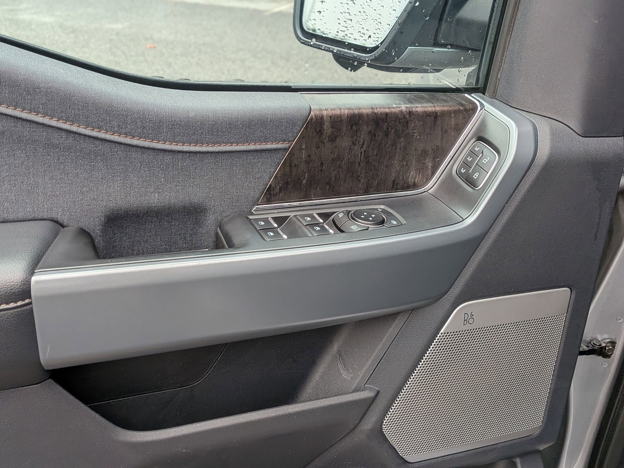 2023 Ford F-150 Lightning LARIAT