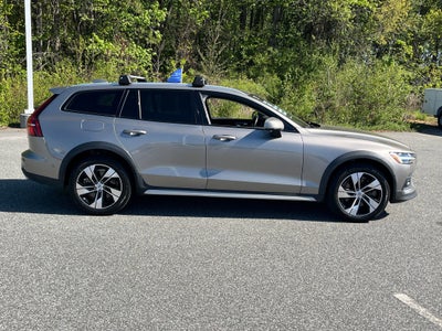 2021 Volvo V60 Cross Country T5