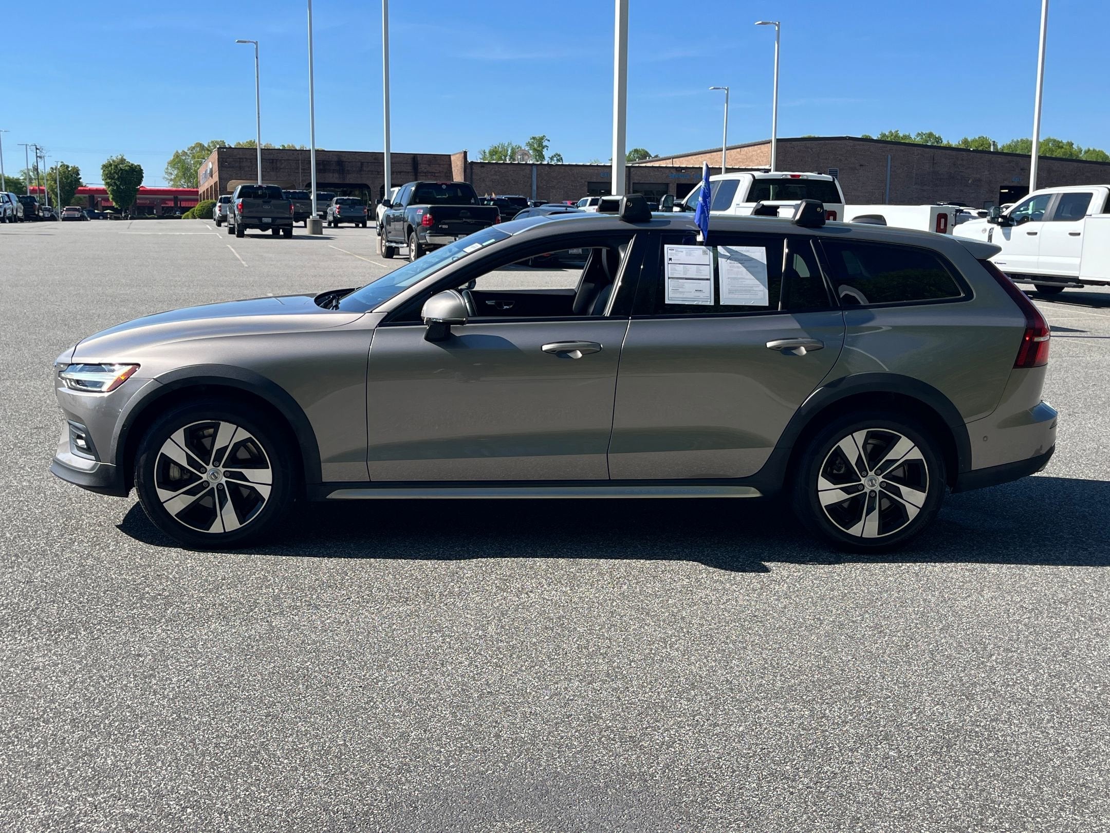 2021 Volvo V60 Cross Country T5