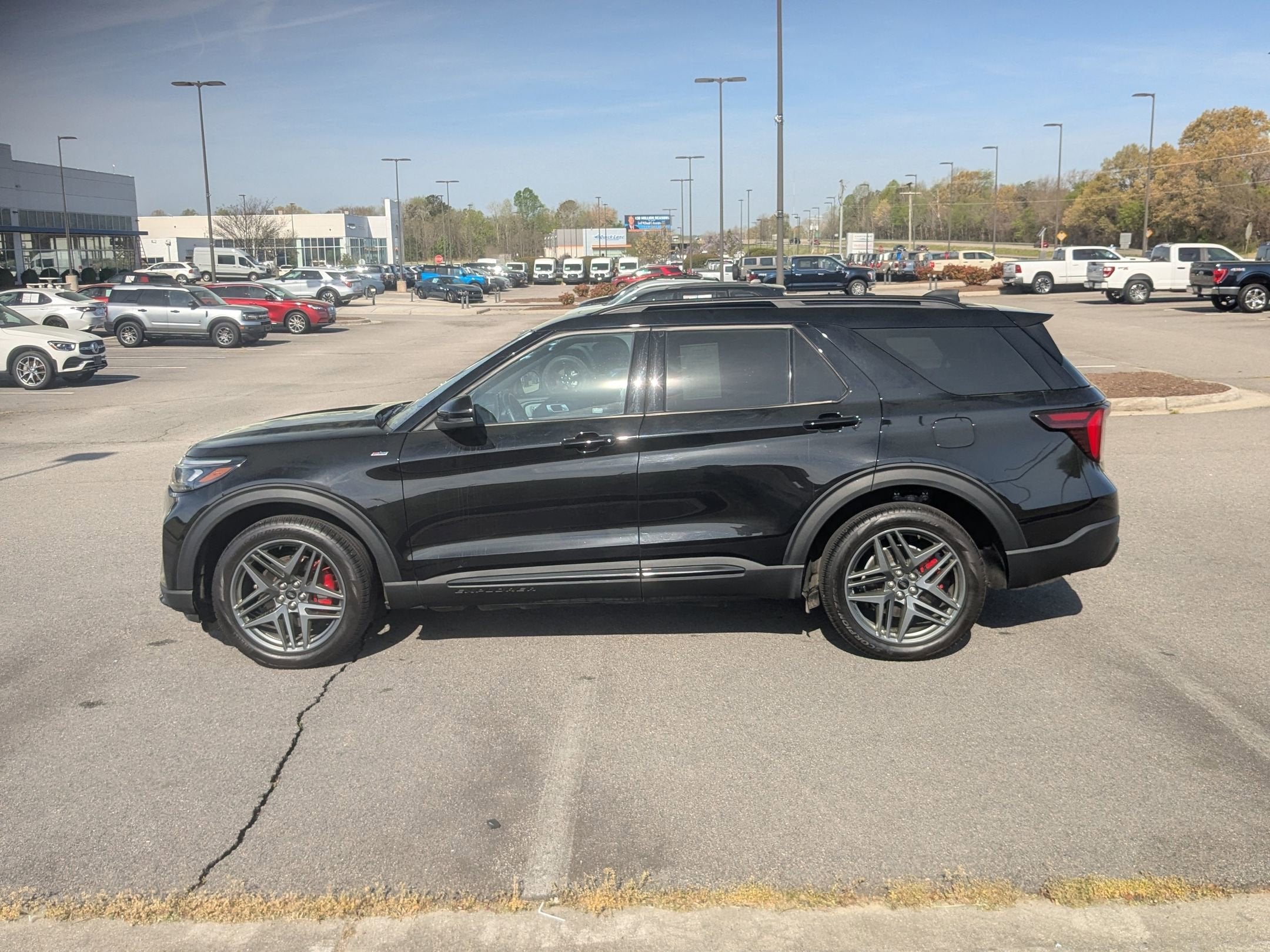 2025 Ford Explorer ST-Line