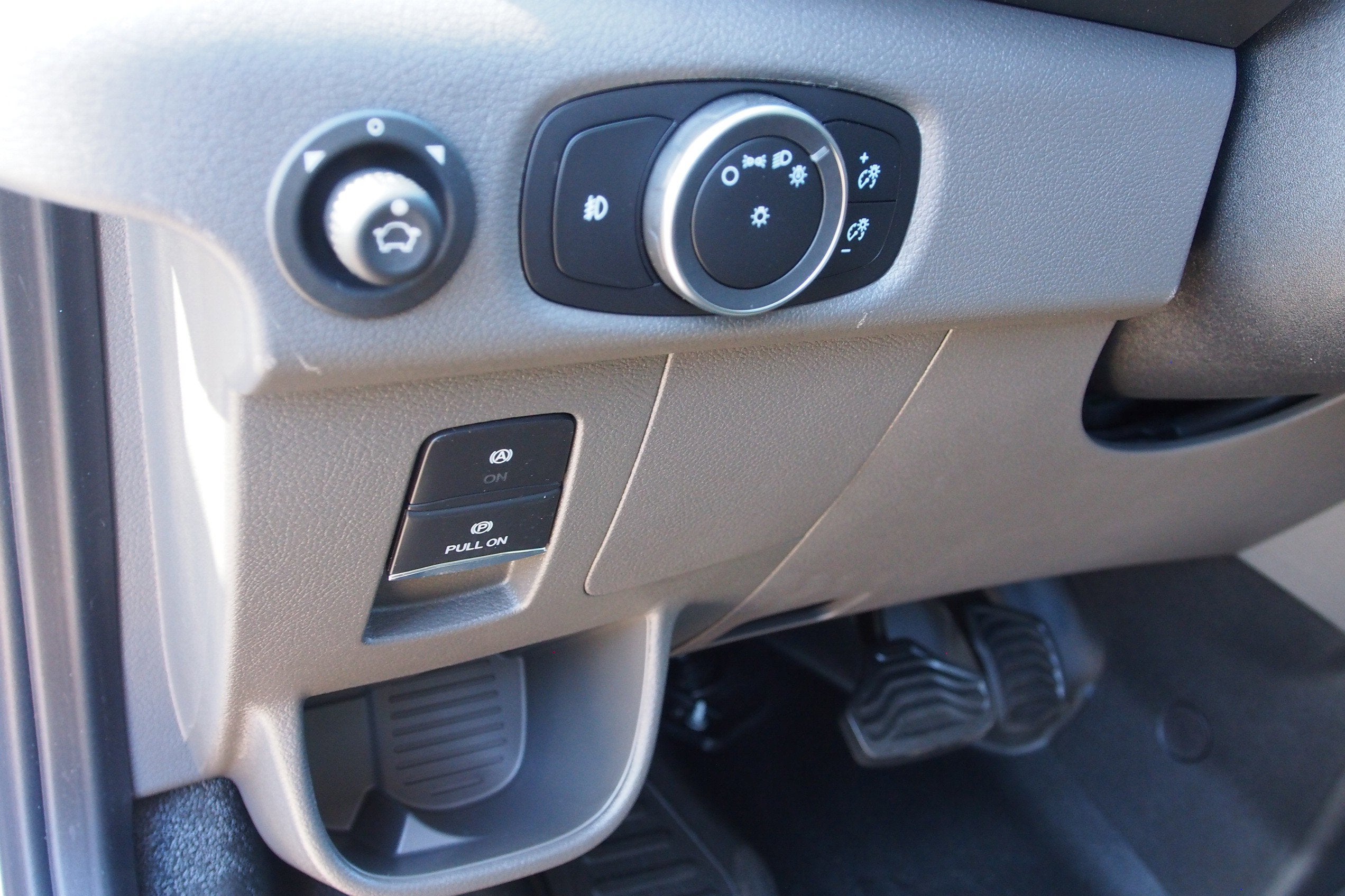 2025 Ford Transit Passenger Wagon XL