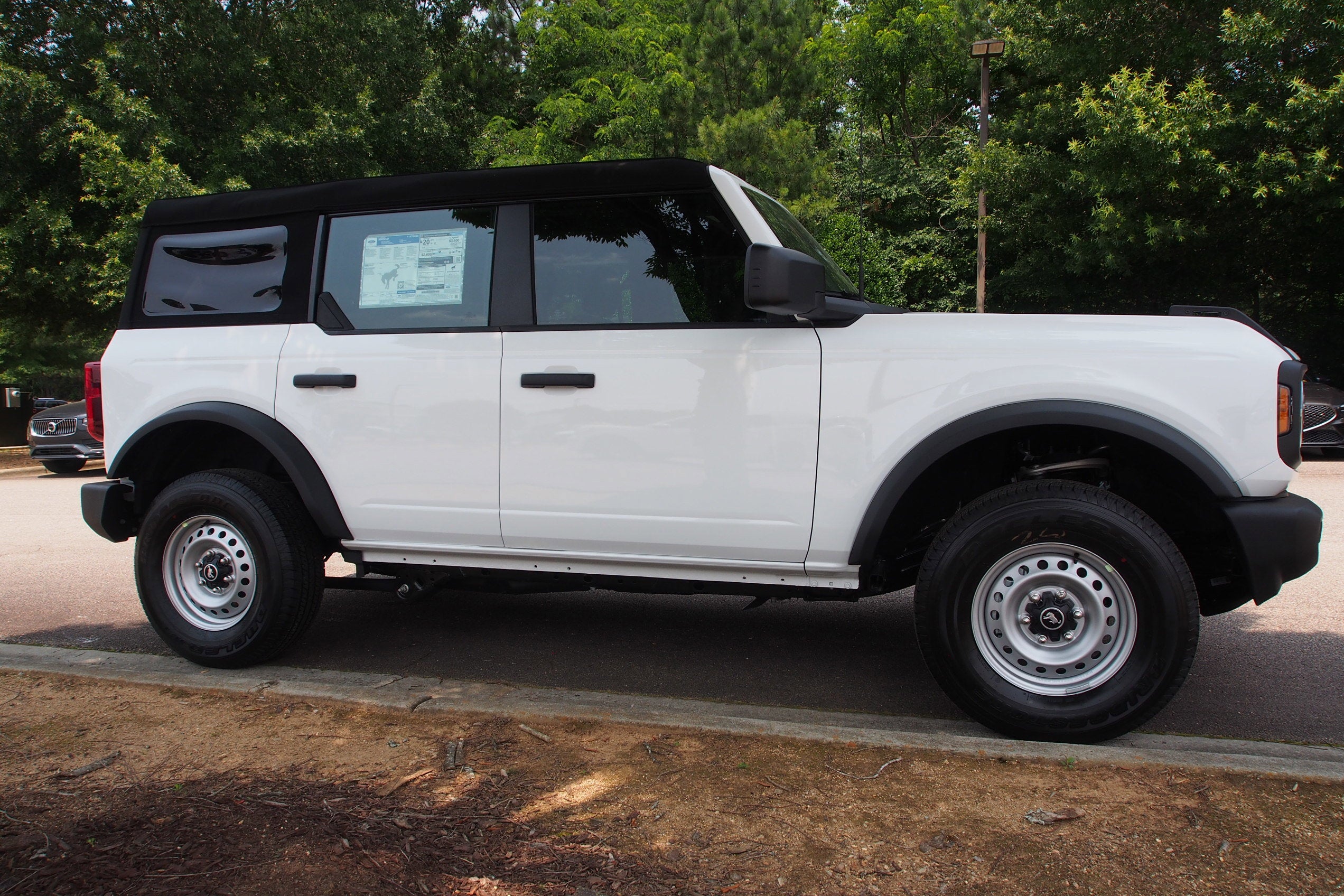 2025 Ford Bronco Base - Crossroads Courtesy Demo