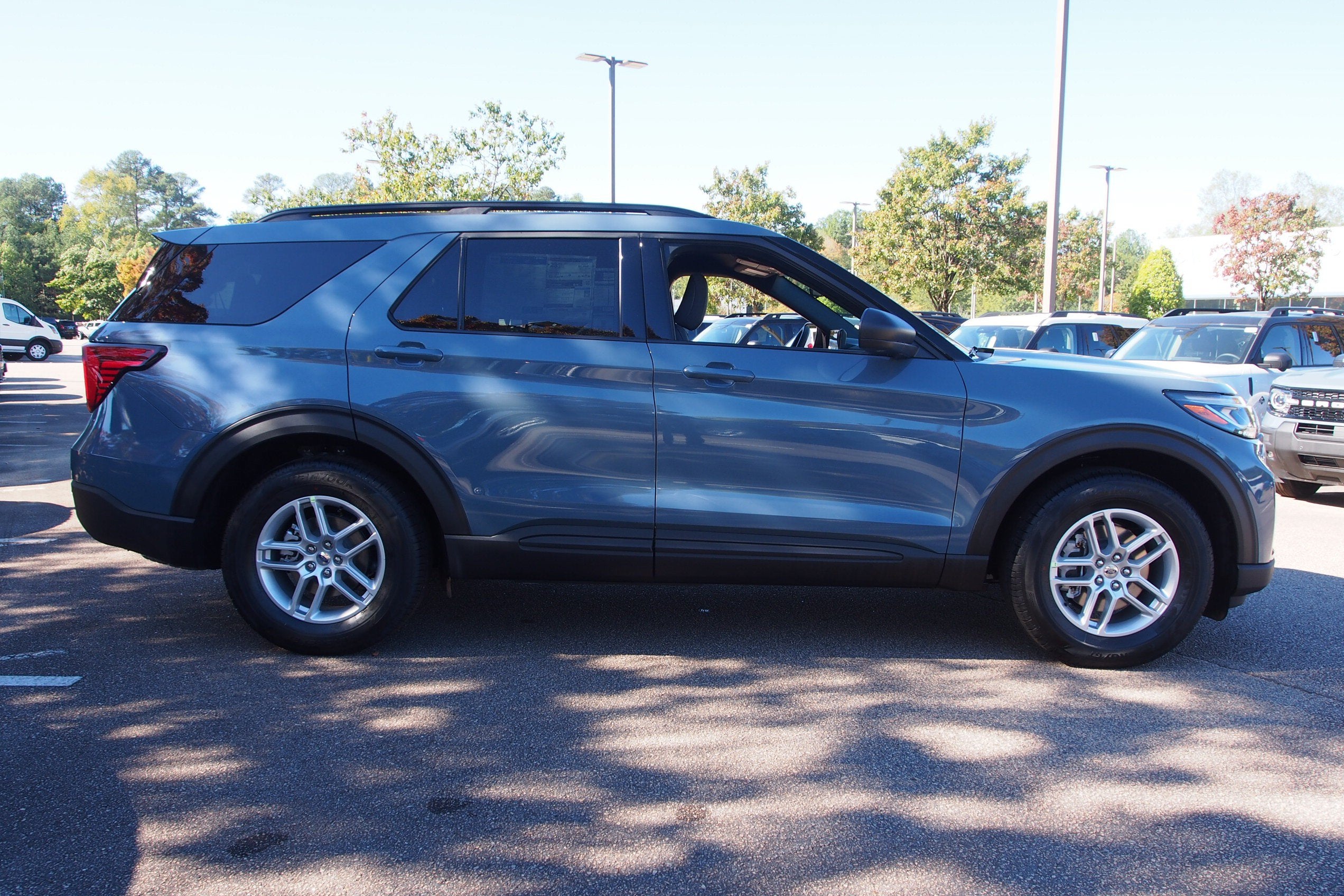 2027 Ford Explorer Active w/200A Pkg