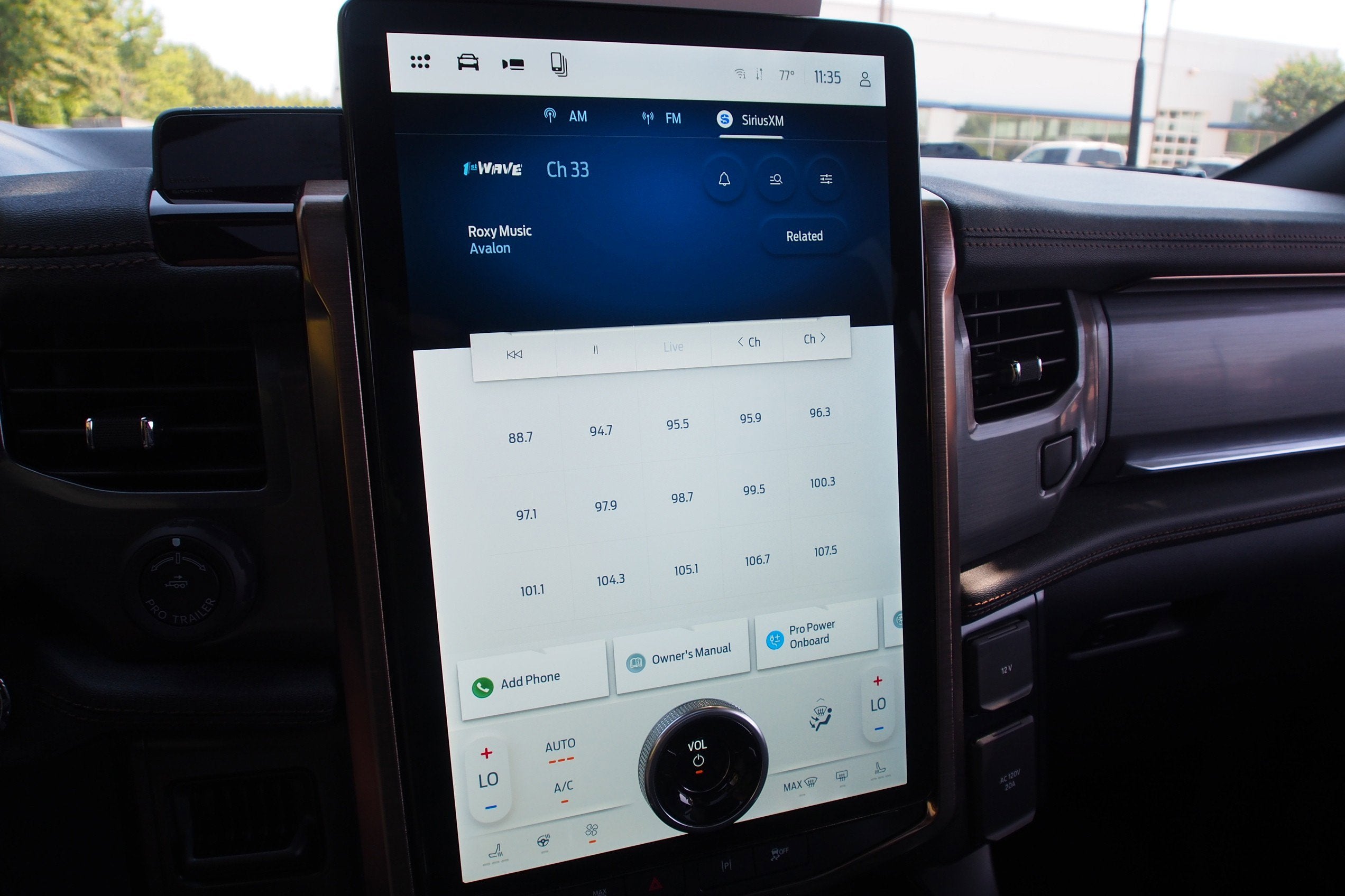 2025 Ford F-150 Lightning LARIAT