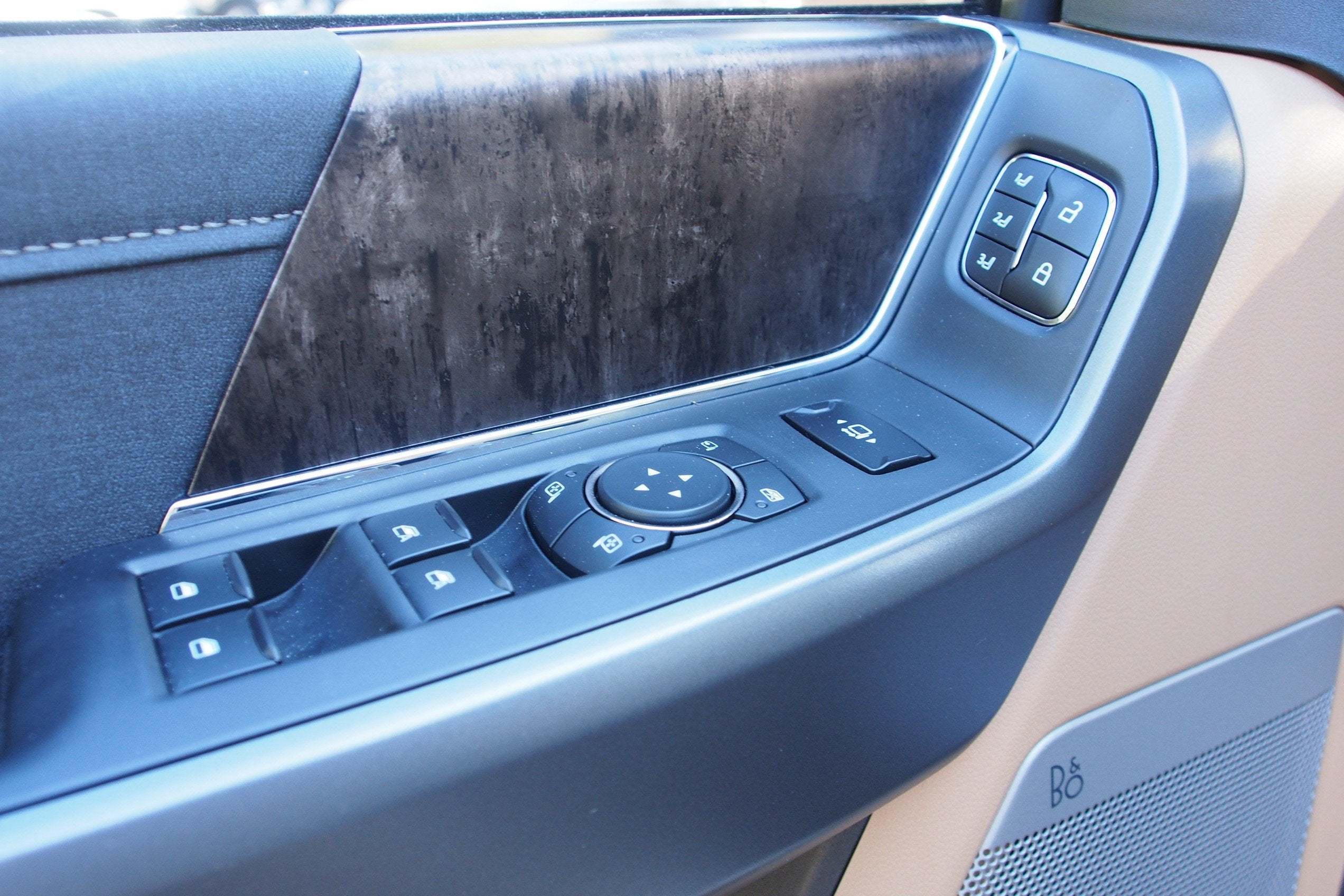 2027 Ford Super Duty F-350 SRW LARIAT