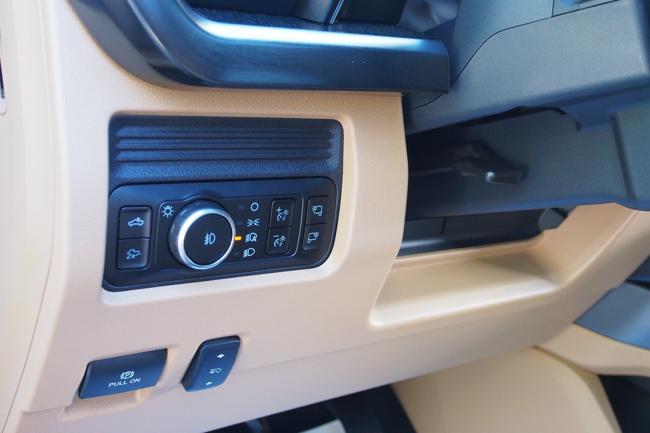 2027 Ford Super Duty F-350 SRW LARIAT
