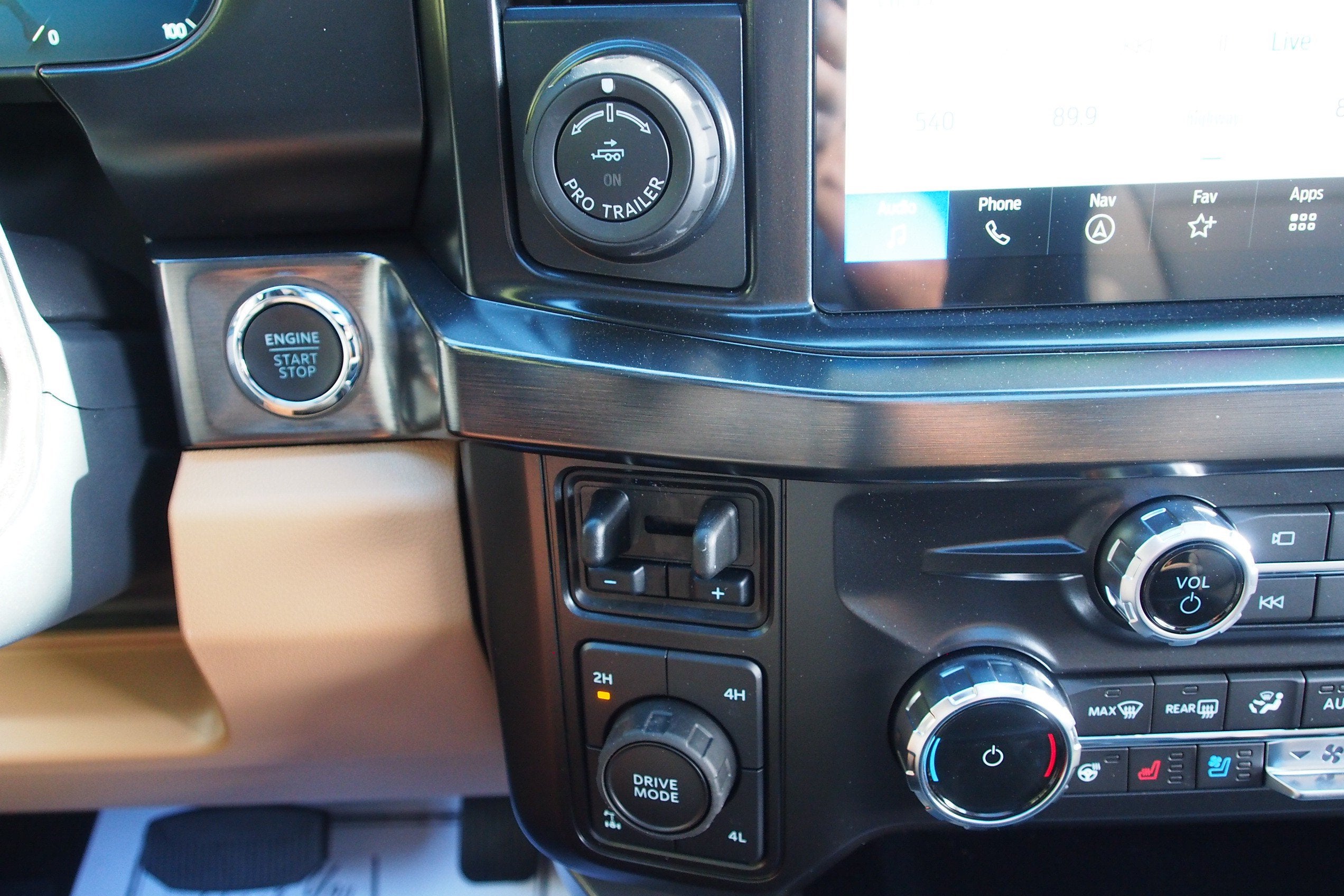 2027 Ford Super Duty F-350 SRW LARIAT