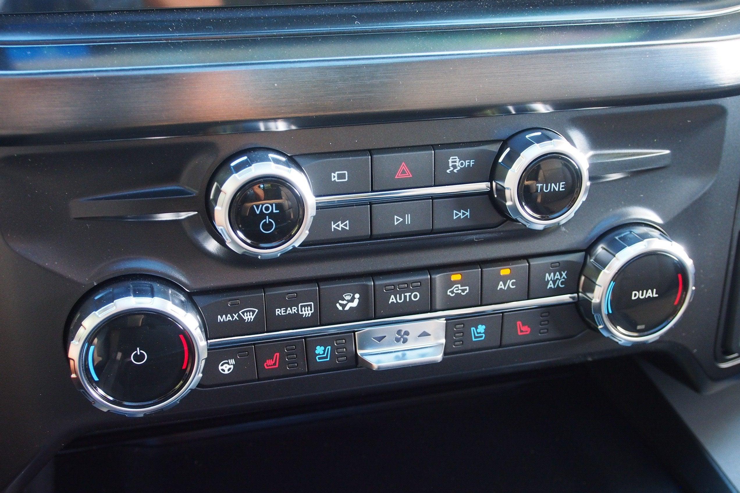 2027 Ford Super Duty F-350 SRW LARIAT